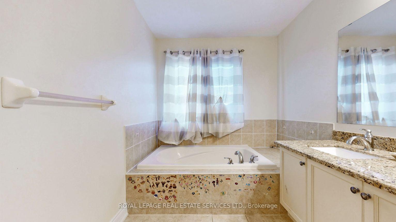 Photo 23 of 45 Mapleton Mills Drive S, King, Schomberg — HOMEH