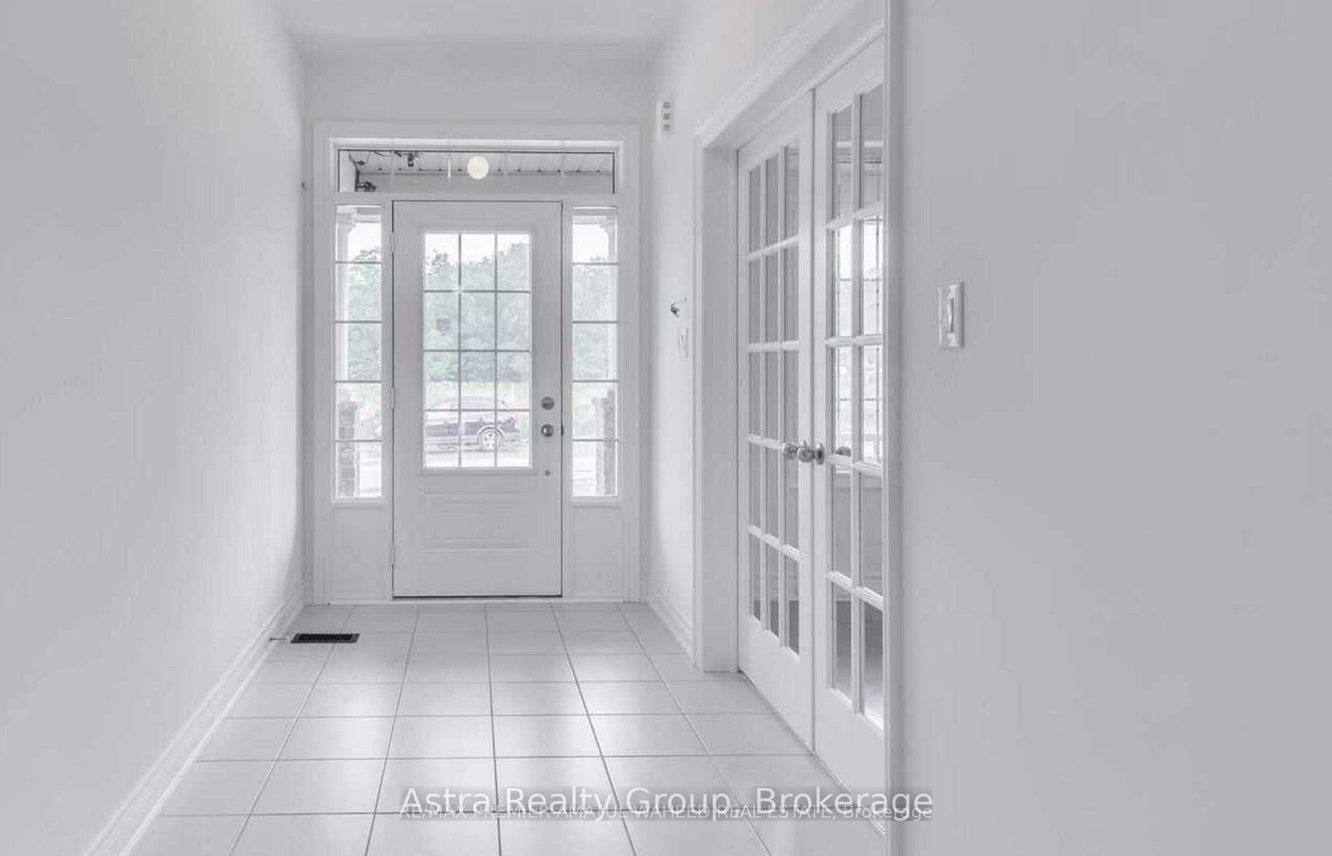 Photo 2 of 596 Mactier Drive, Vaughan, Kleinburg — HOMEH