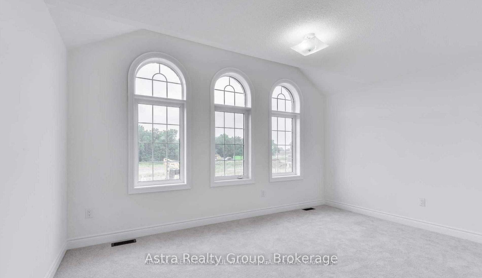 Photo 3 of 596 Mactier Drive, Vaughan, Kleinburg — HOMEH