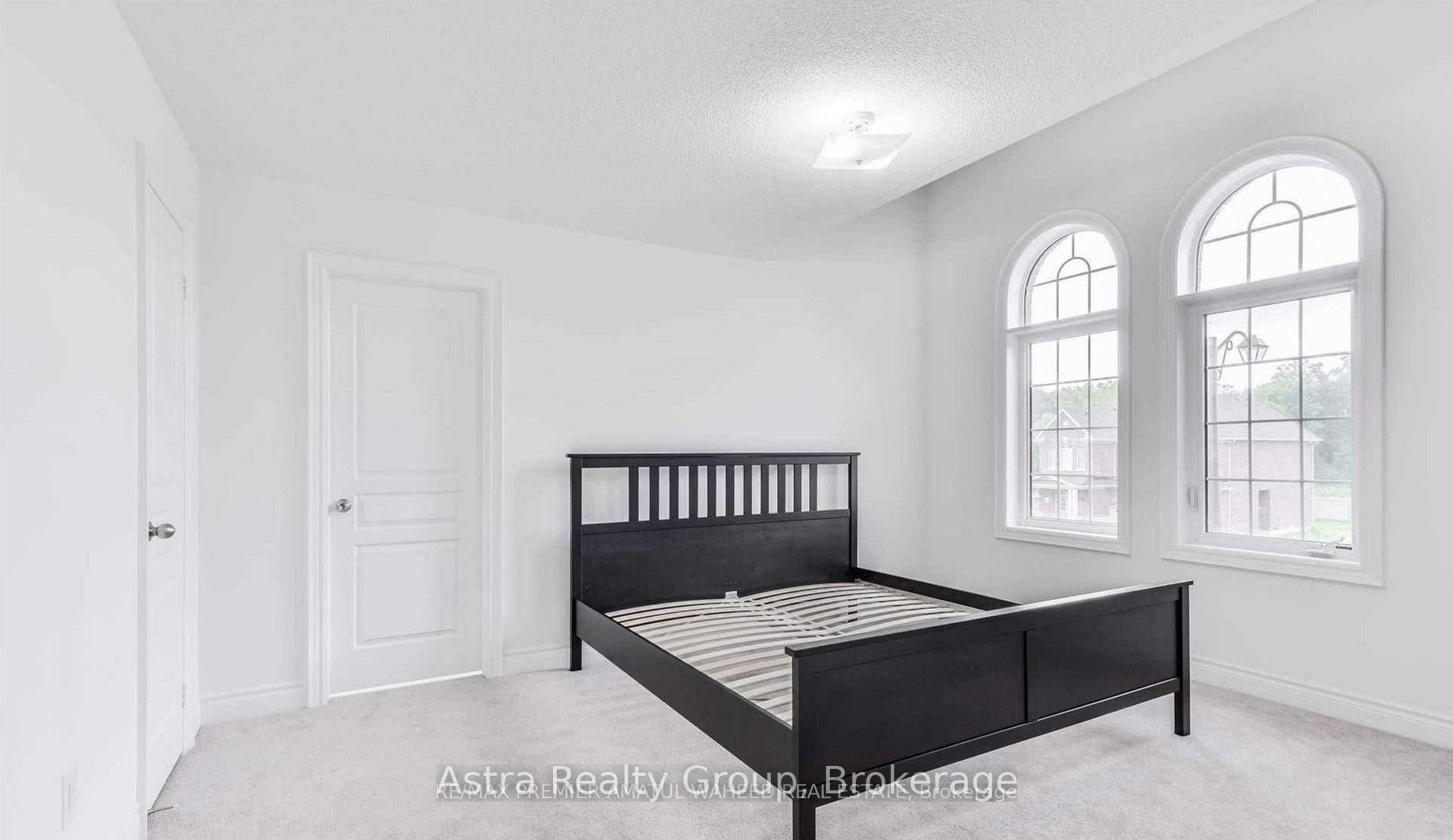 Photo 5 of 596 Mactier Drive, Vaughan, Kleinburg — HOMEH