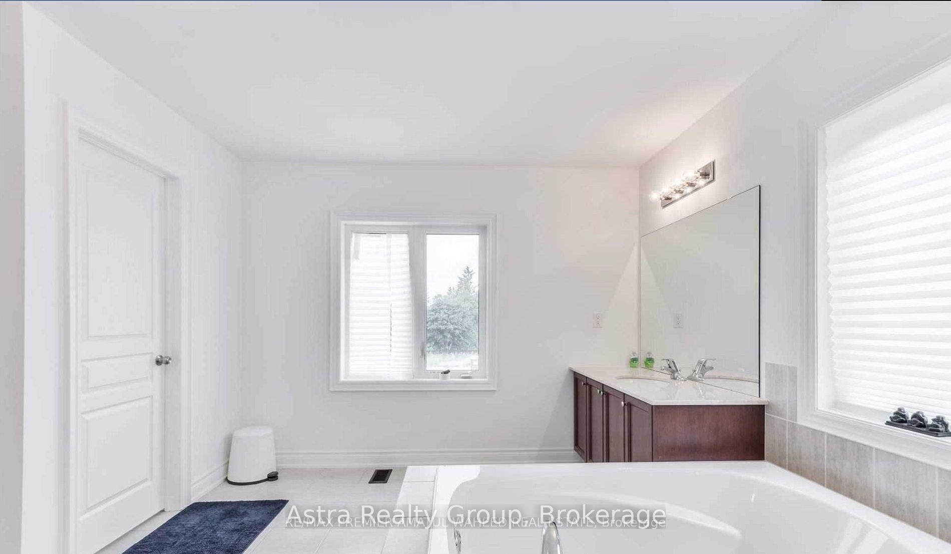 Photo 6 of 596 Mactier Drive, Vaughan, Kleinburg — HOMEH