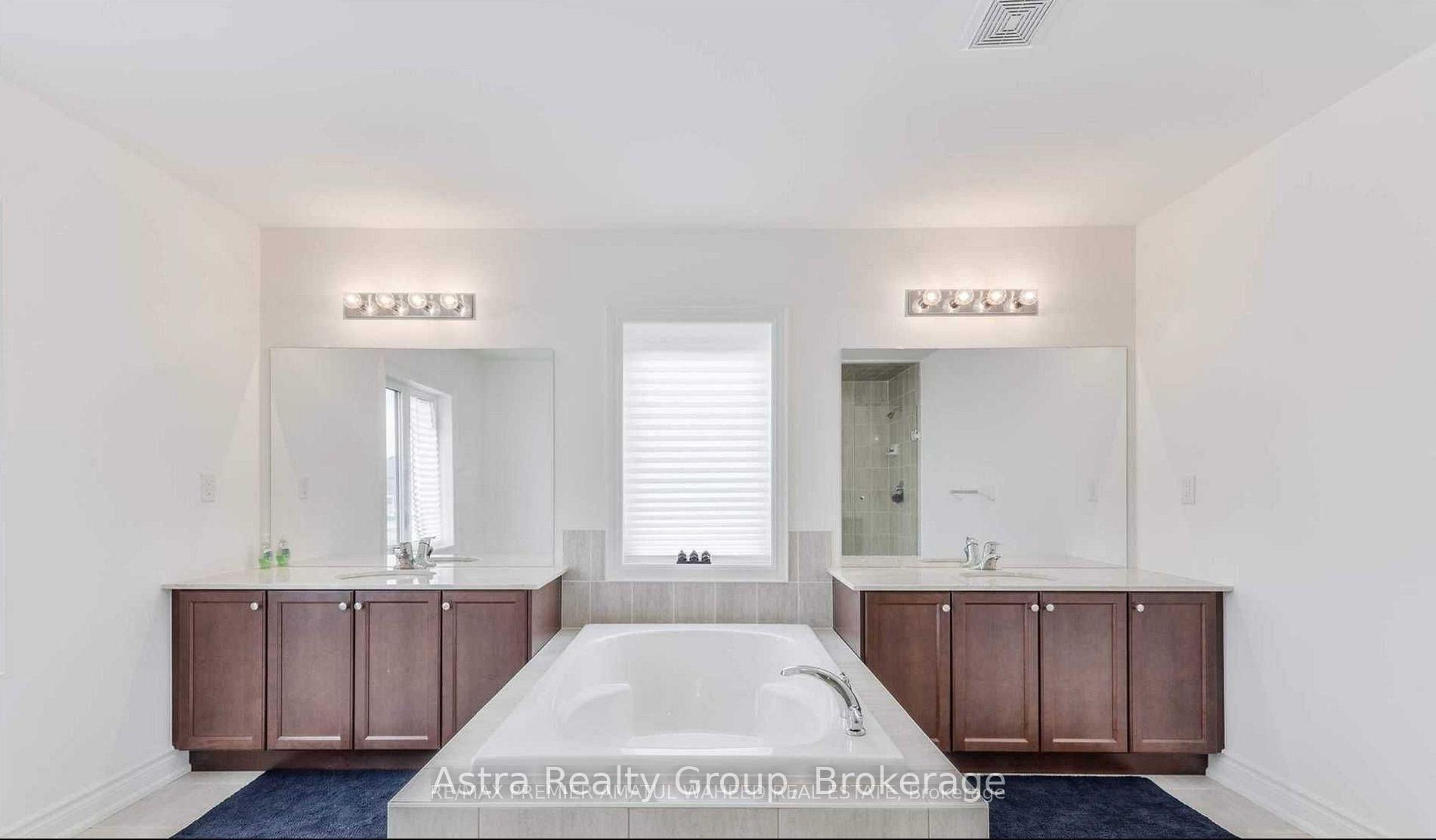 Photo 7 of 596 Mactier Drive, Vaughan, Kleinburg — HOMEH