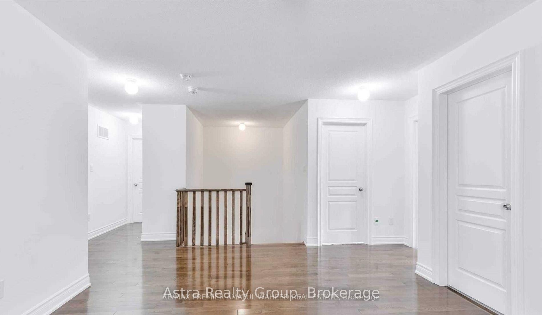 Photo 9 of 596 Mactier Drive, Vaughan, Kleinburg — HOMEH