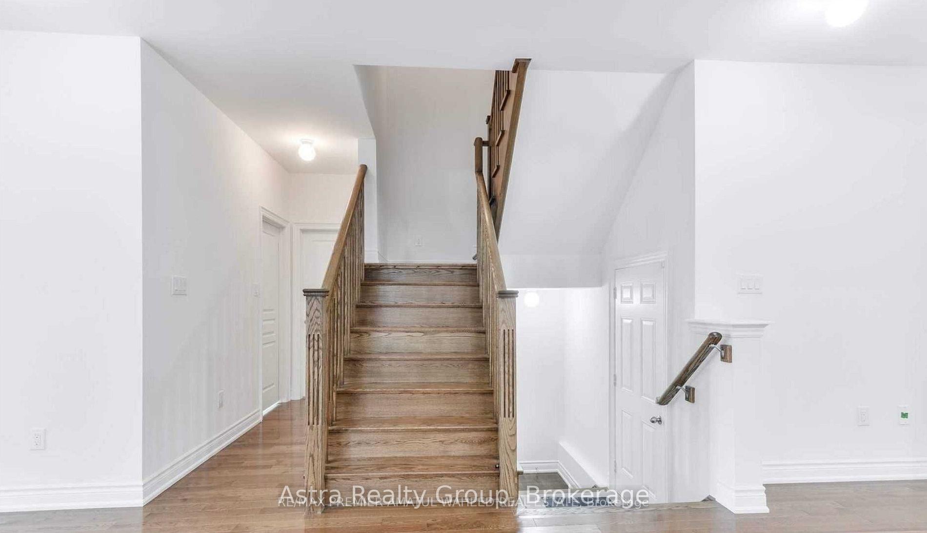 Photo 11 of 596 Mactier Drive, Vaughan, Kleinburg — HOMEH
