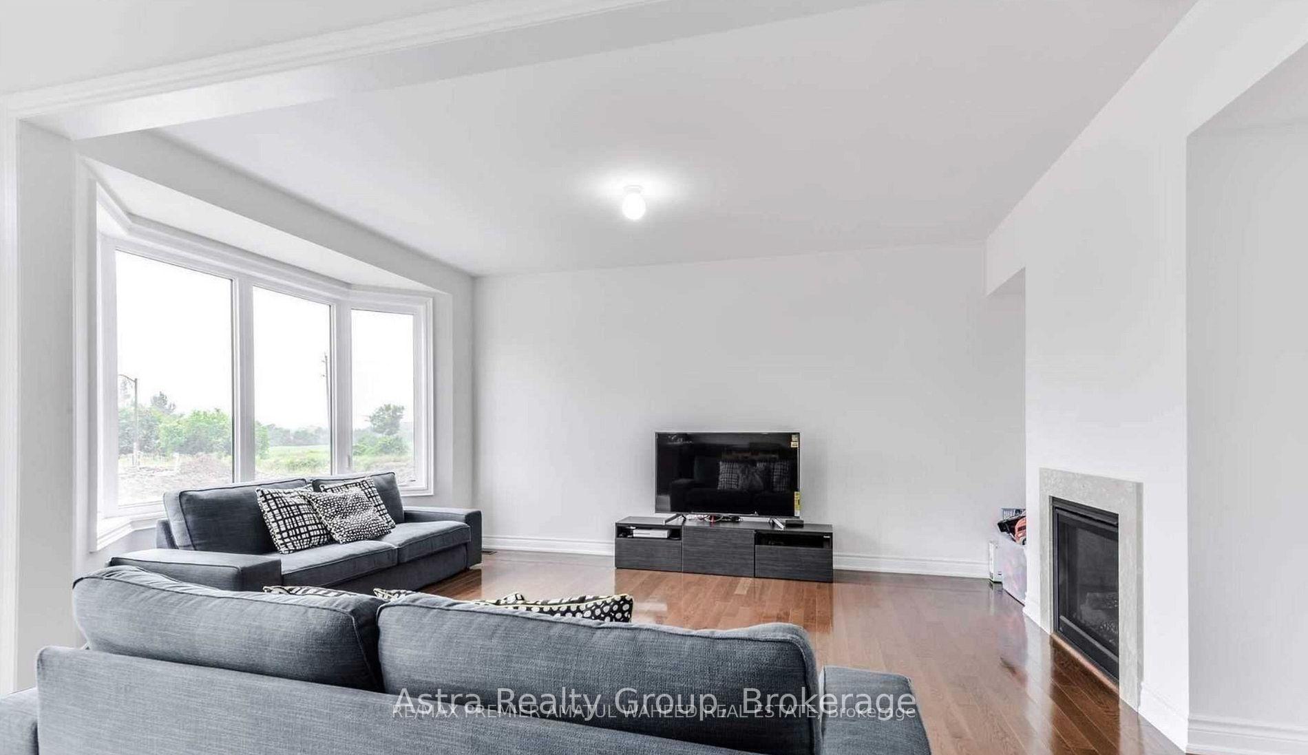 Photo 19 of 596 Mactier Drive, Vaughan, Kleinburg — HOMEH