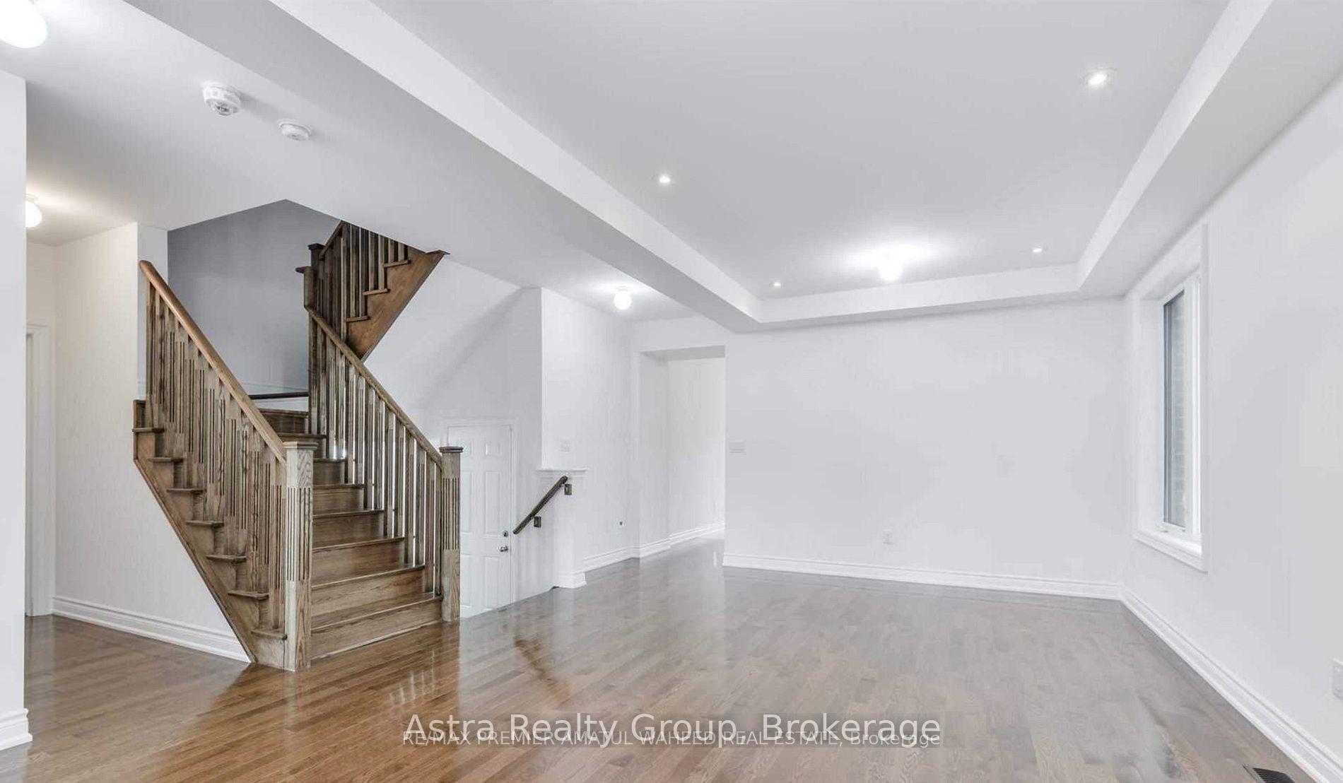 Photo 21 of 596 Mactier Drive, Vaughan, Kleinburg — HOMEH