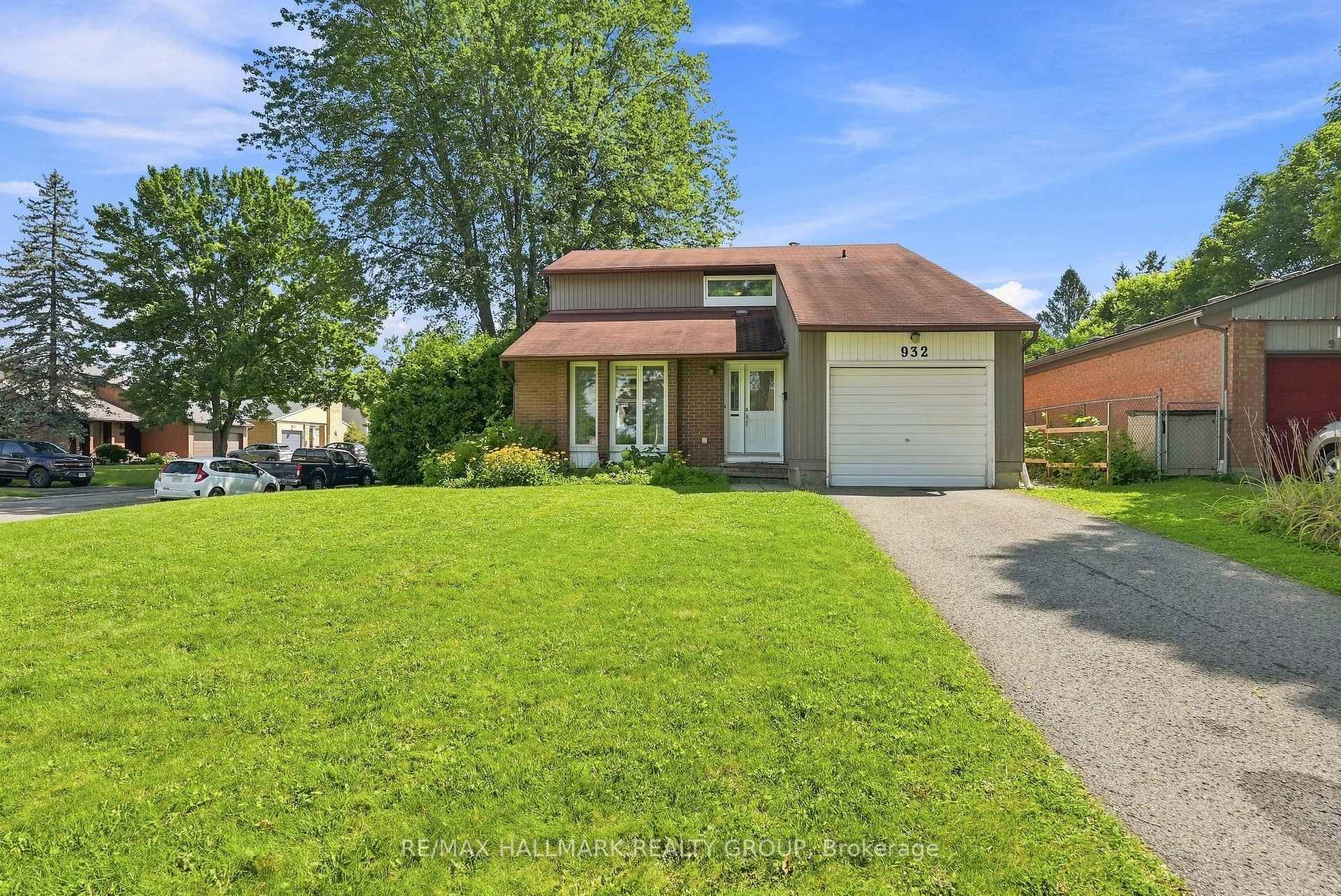 Photo 1 of 932 Beauclaire Drive, Ottawa, Orleans Wood — HOMEH