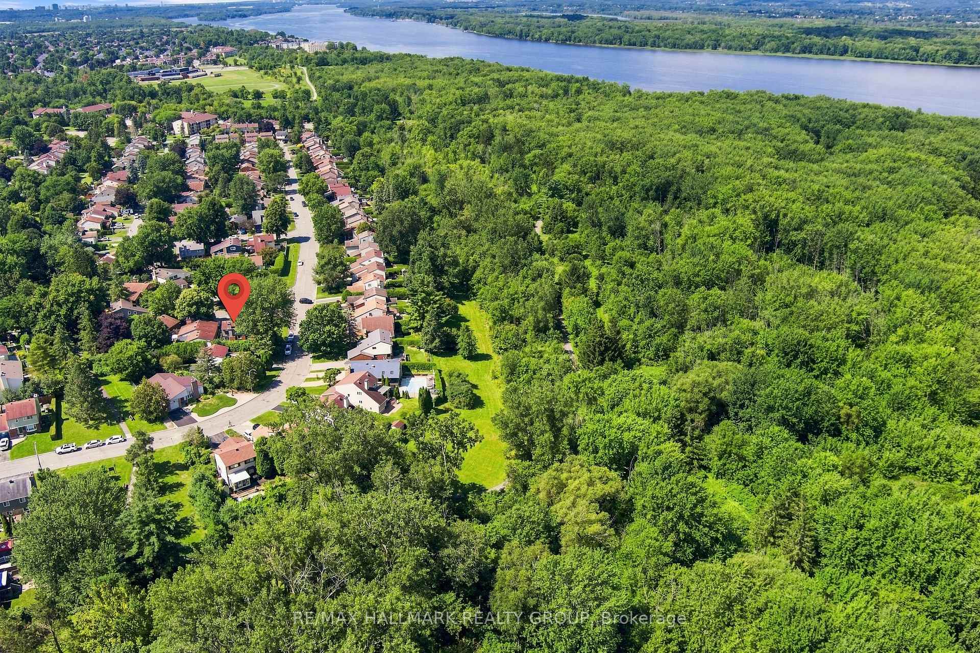 Photo 2 of 932 Beauclaire Drive, Ottawa, Orleans Wood — HOMEH