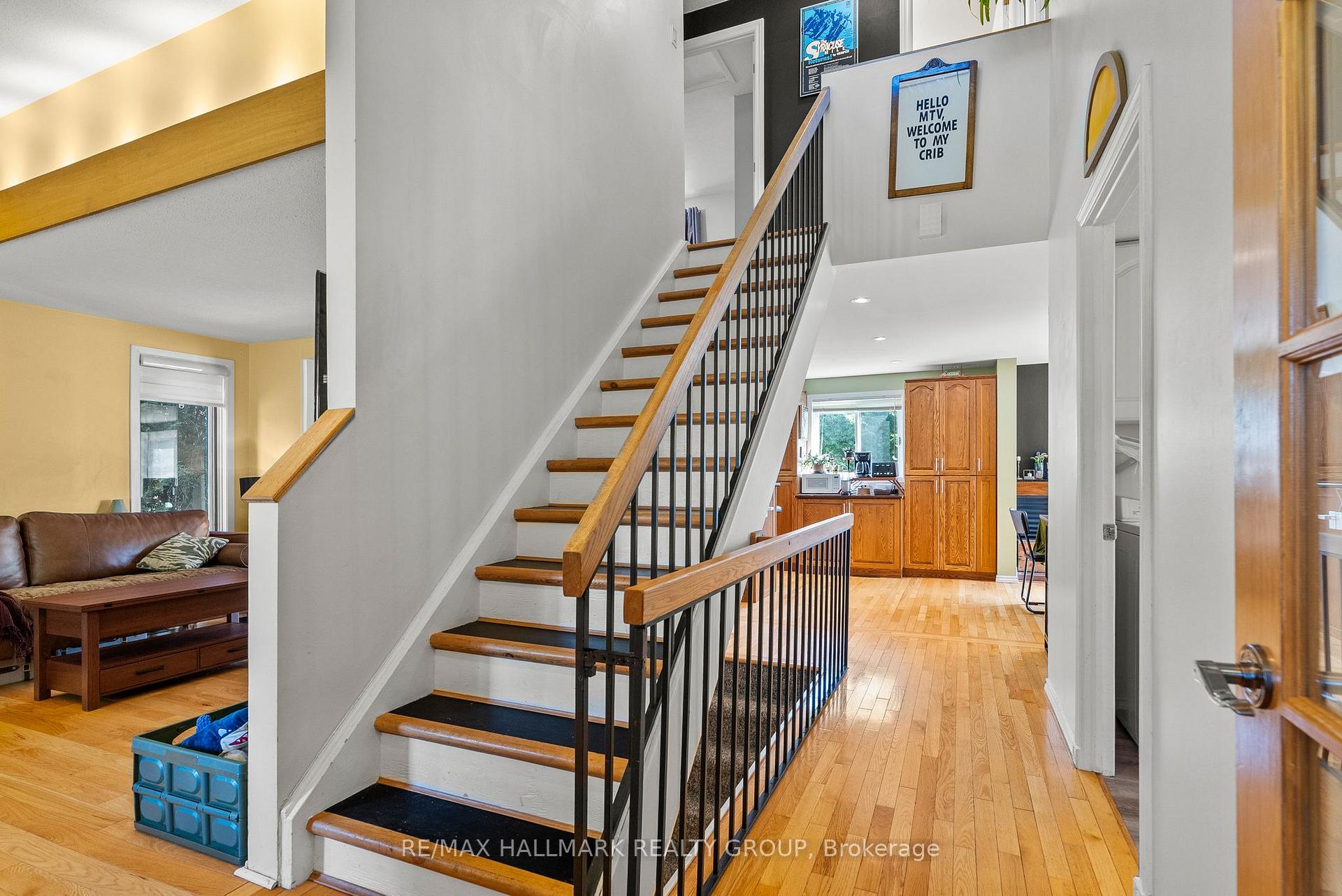 Photo 4 of 932 Beauclaire Drive, Ottawa, Orleans Wood — HOMEH
