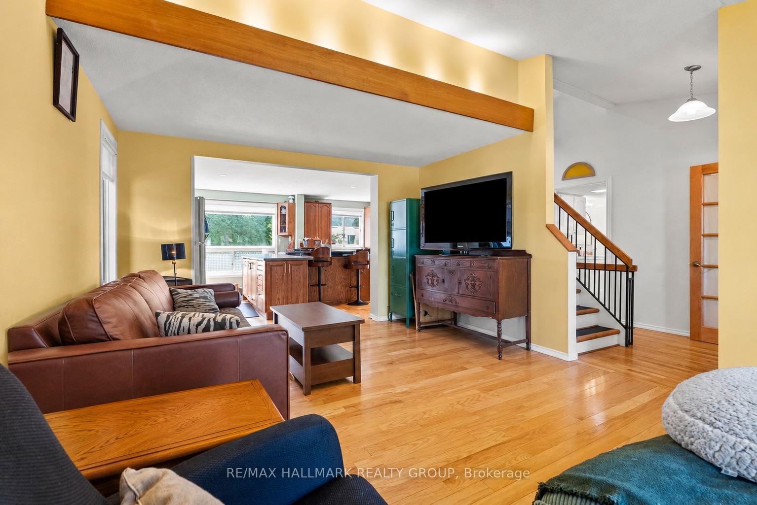 Photo 5 of 932 Beauclaire Drive, Ottawa, Orleans Wood — HOMEH