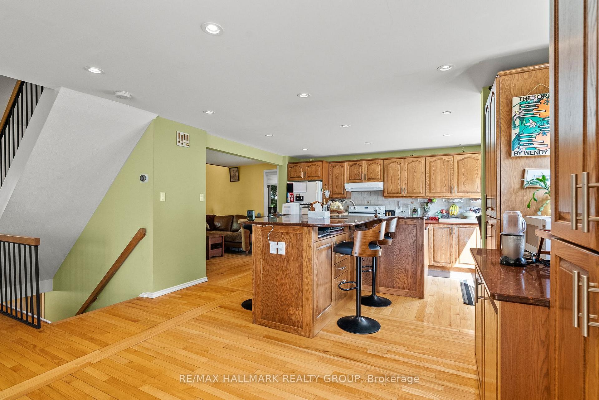 Photo 7 of 932 Beauclaire Drive, Ottawa, Orleans Wood — HOMEH