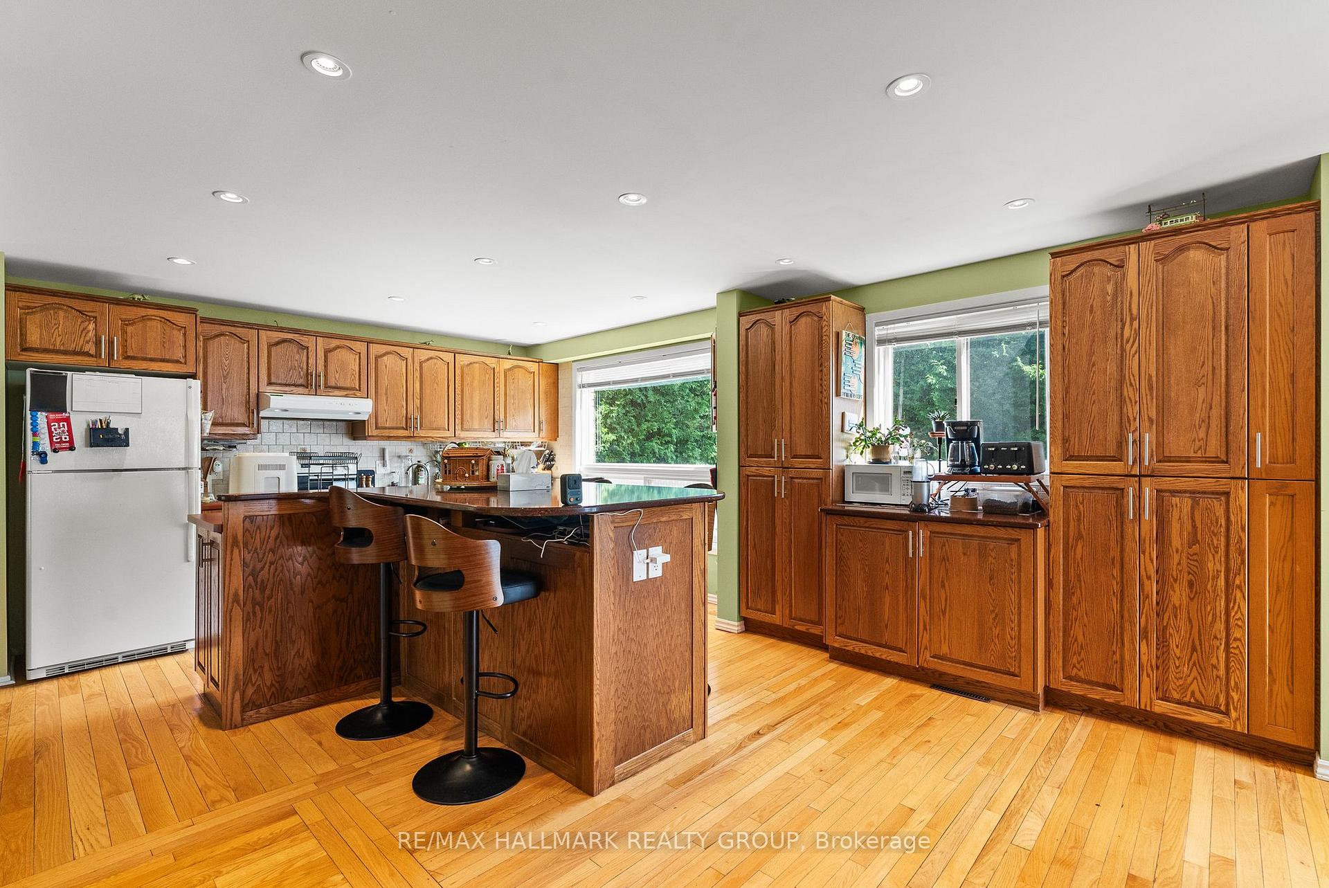 Photo 8 of 932 Beauclaire Drive, Ottawa, Orleans Wood — HOMEH