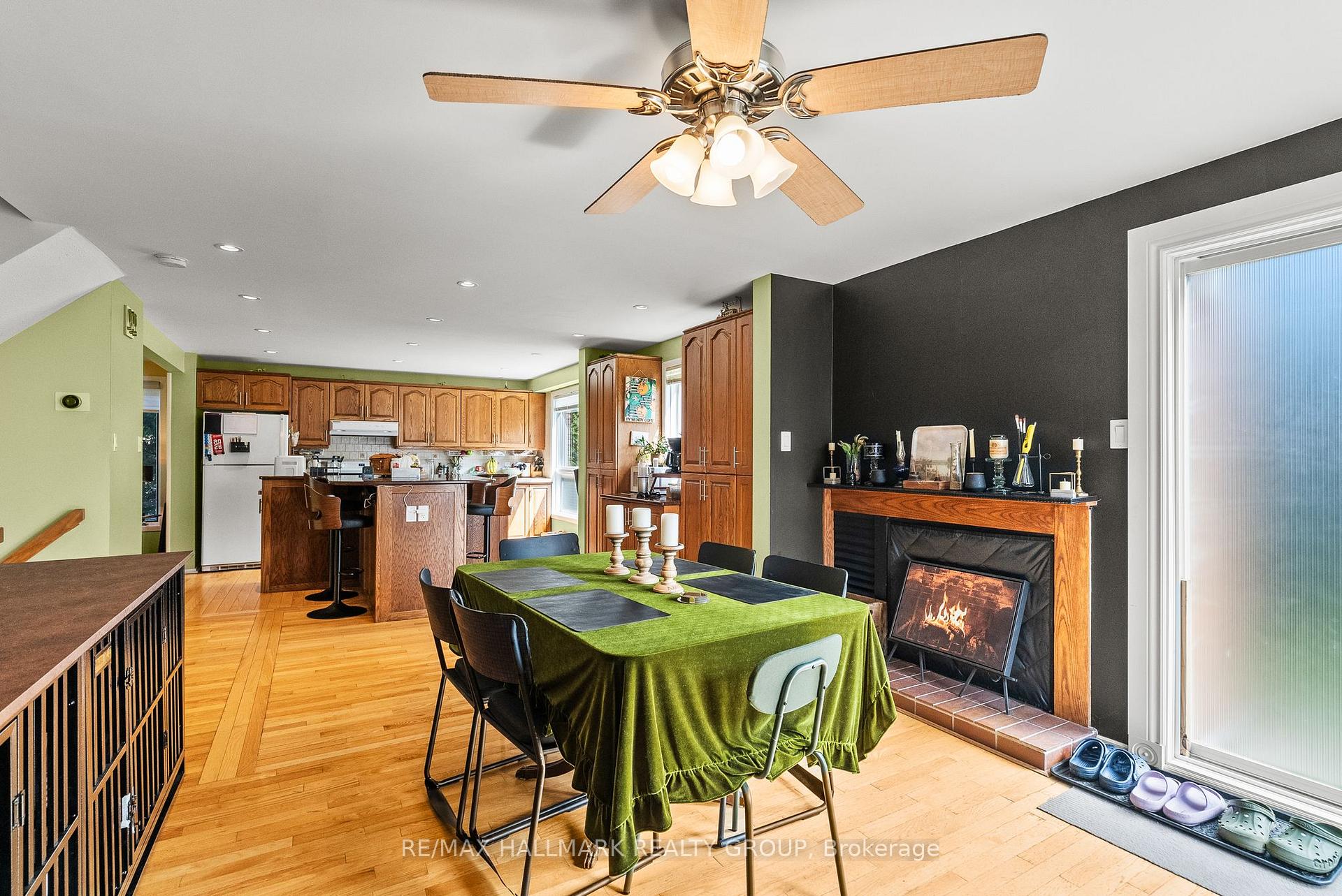 Photo 11 of 932 Beauclaire Drive, Ottawa, Orleans Wood — HOMEH