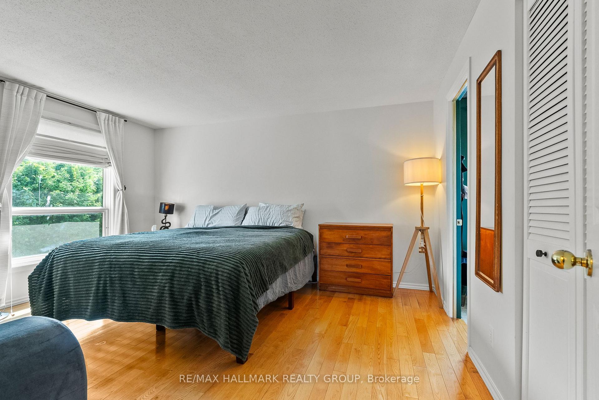 Photo 16 of 932 Beauclaire Drive, Ottawa, Orleans Wood — HOMEH