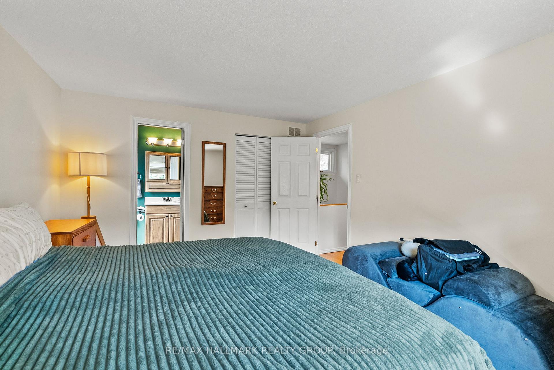 Photo 18 of 932 Beauclaire Drive, Ottawa, Orleans Wood — HOMEH