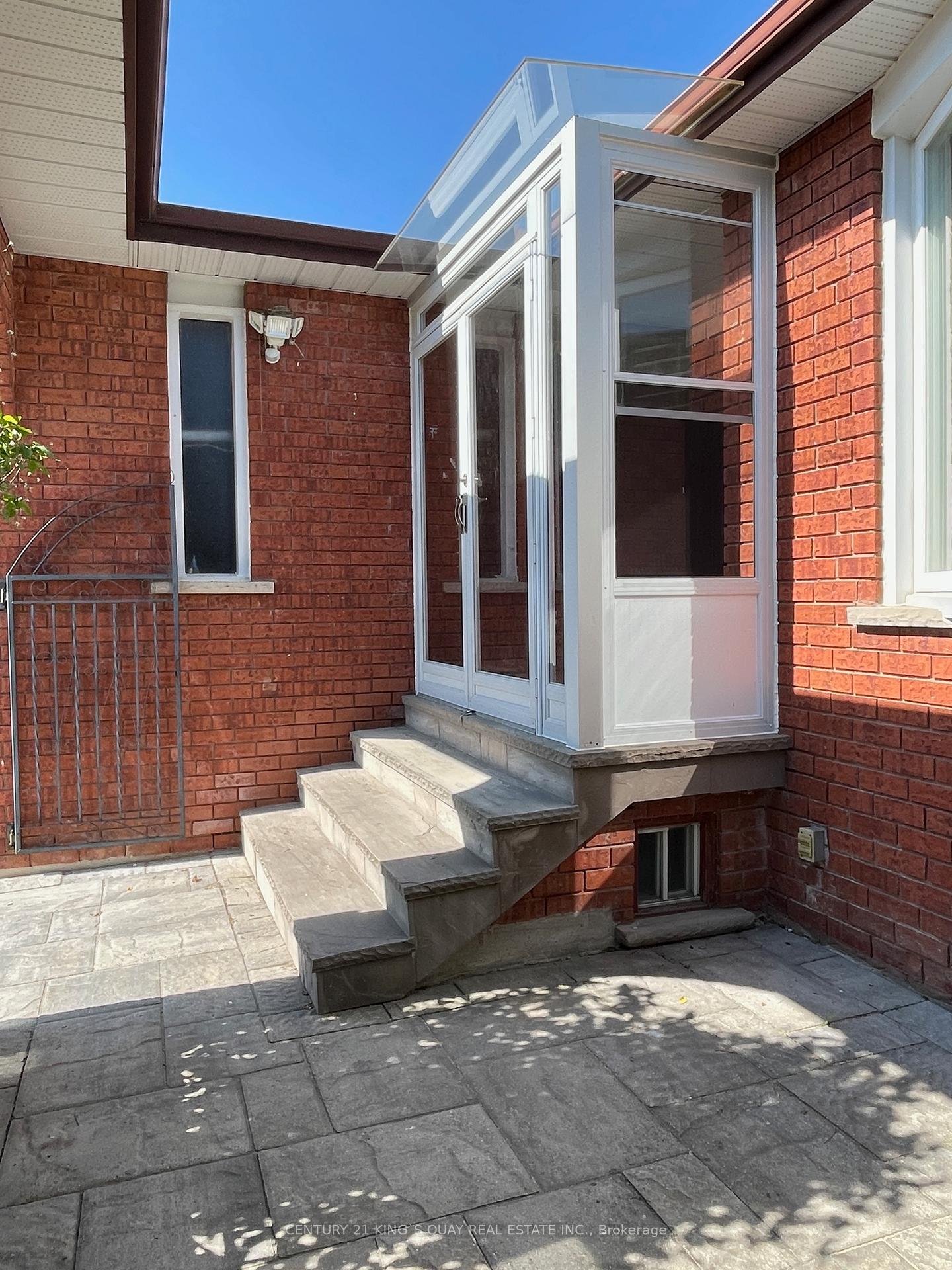 Photo 4 of 230 Raymerville Drive, Markham, Raymerville — HOMEH