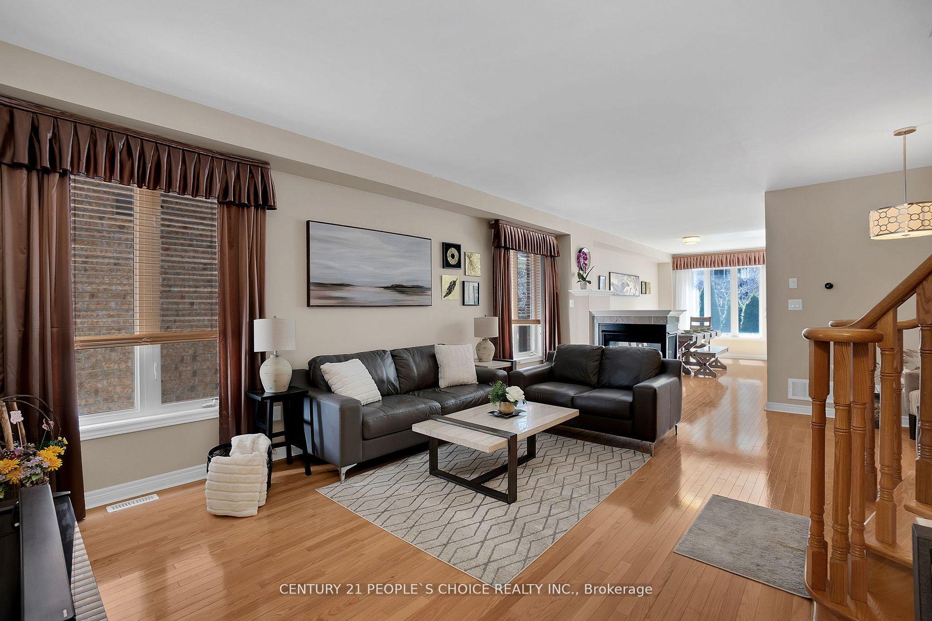 Photo 3 of 160 Carrier Crescent, Vaughan, Patterson — HOMEH
