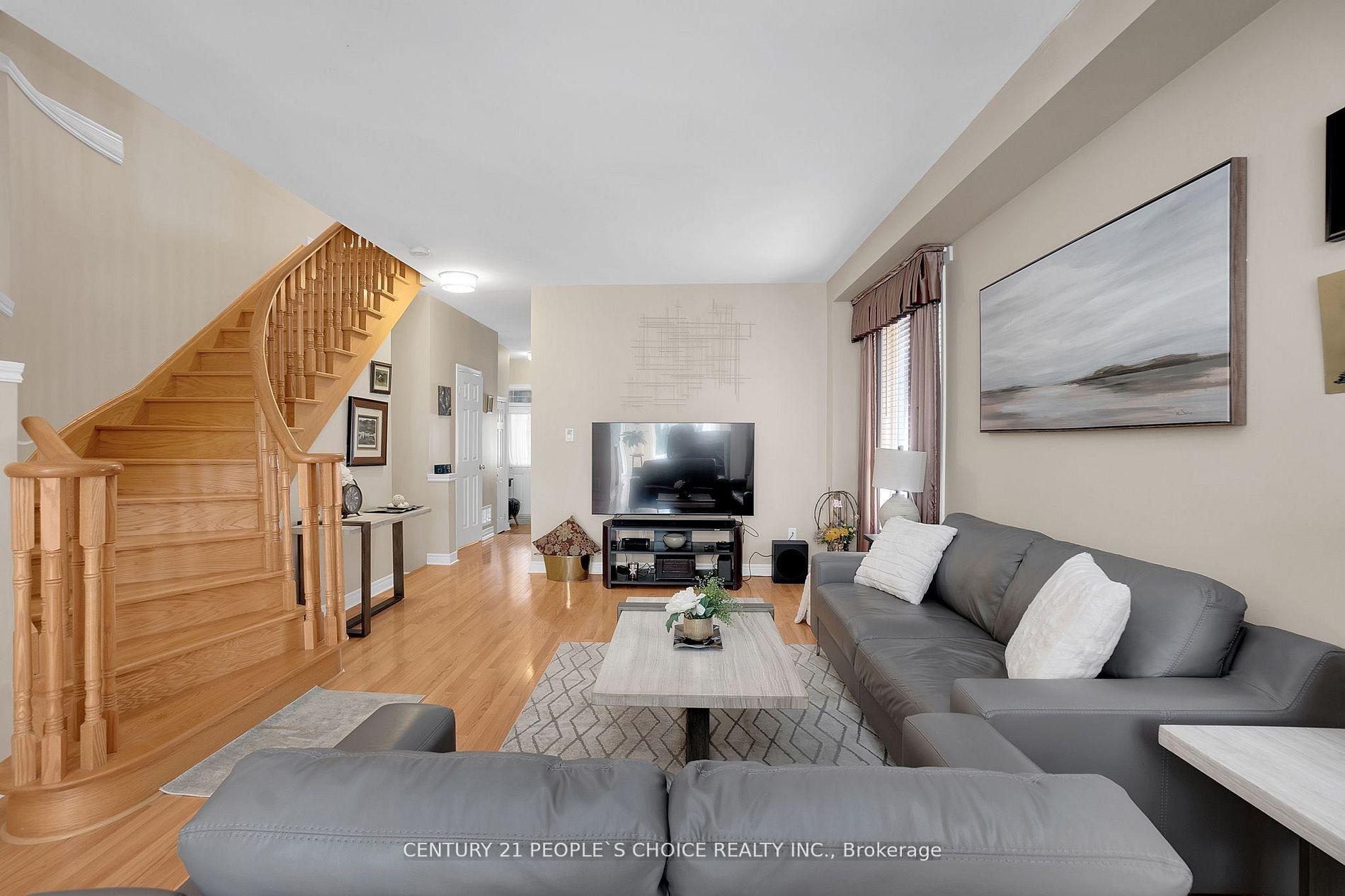 Photo 4 of 160 Carrier Crescent, Vaughan, Patterson — HOMEH
