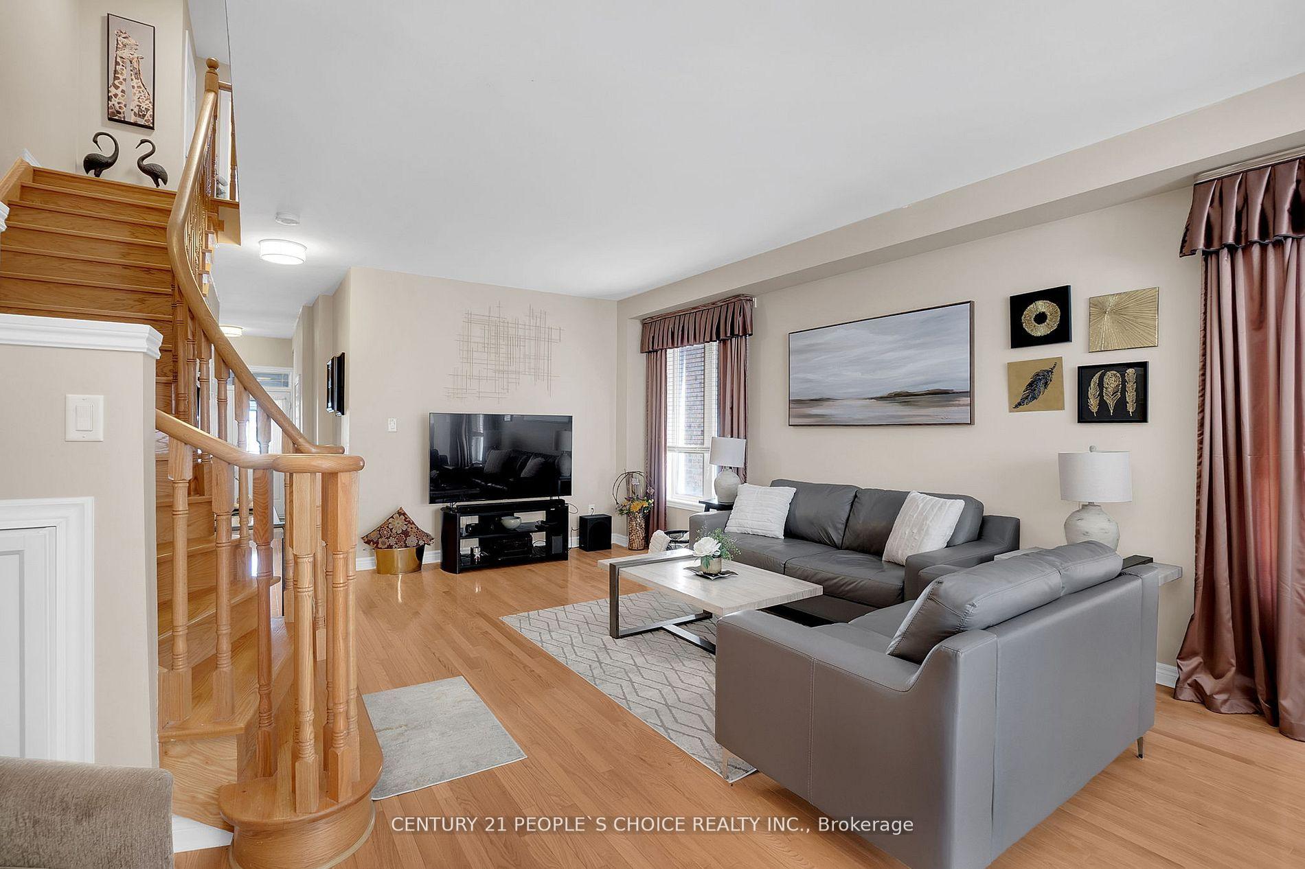 Photo 5 of 160 Carrier Crescent, Vaughan, Patterson — HOMEH