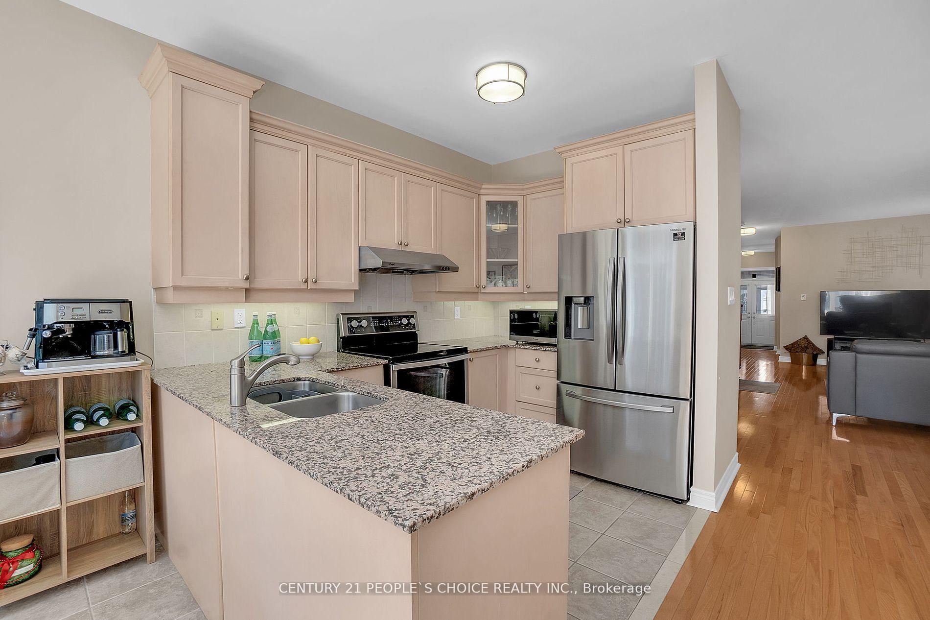 Photo 7 of 160 Carrier Crescent, Vaughan, Patterson — HOMEH