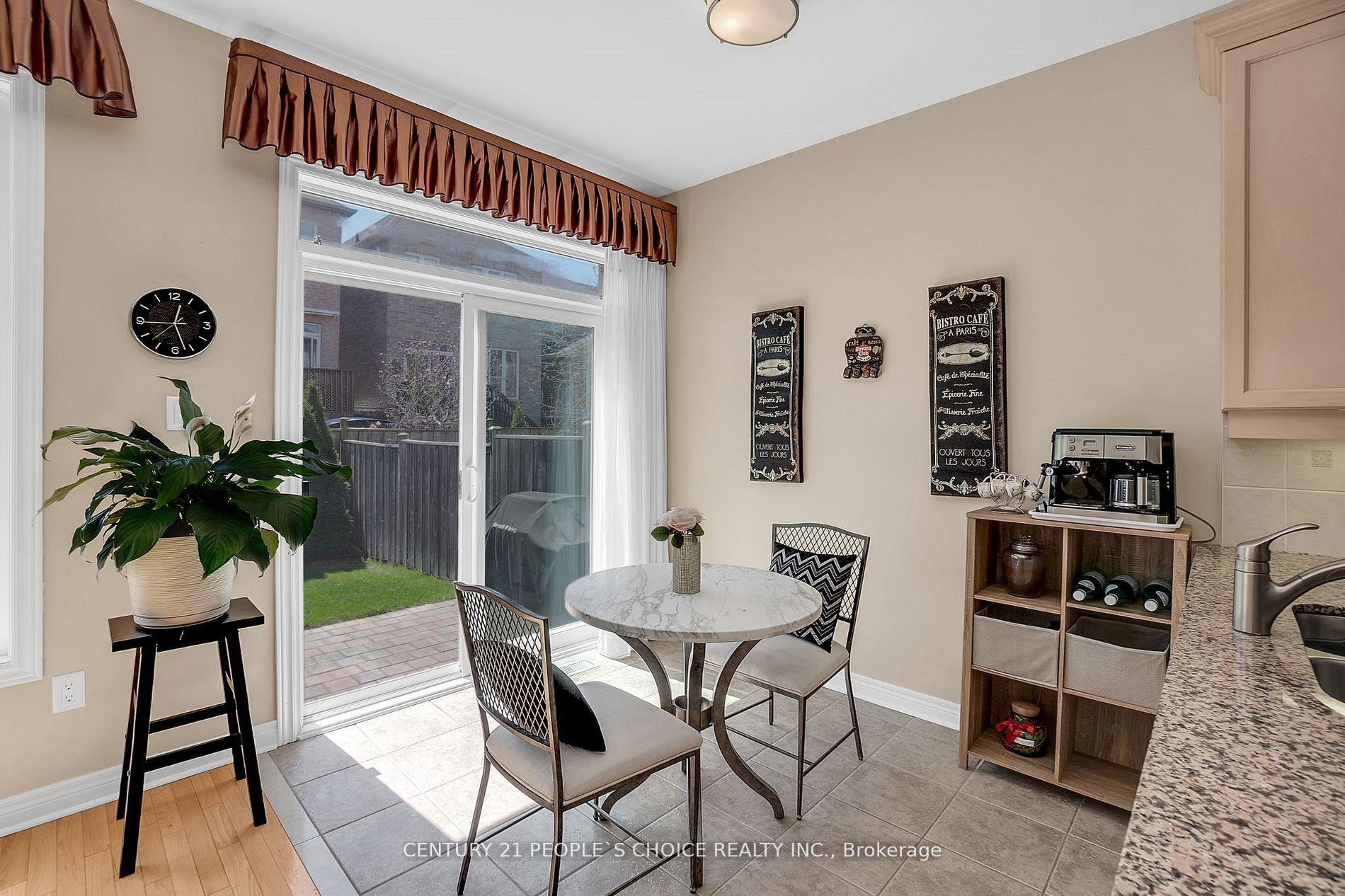 Photo 9 of 160 Carrier Crescent, Vaughan, Patterson — HOMEH
