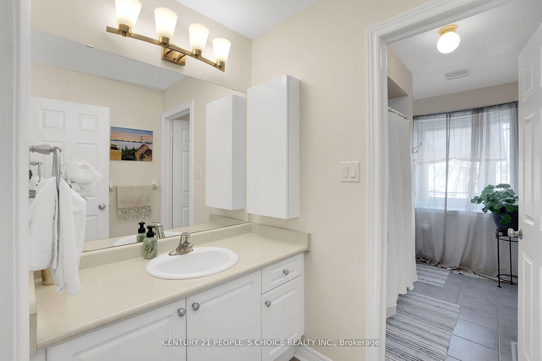 Photo 21 of 160 Carrier Crescent, Vaughan, Patterson — HOMEH