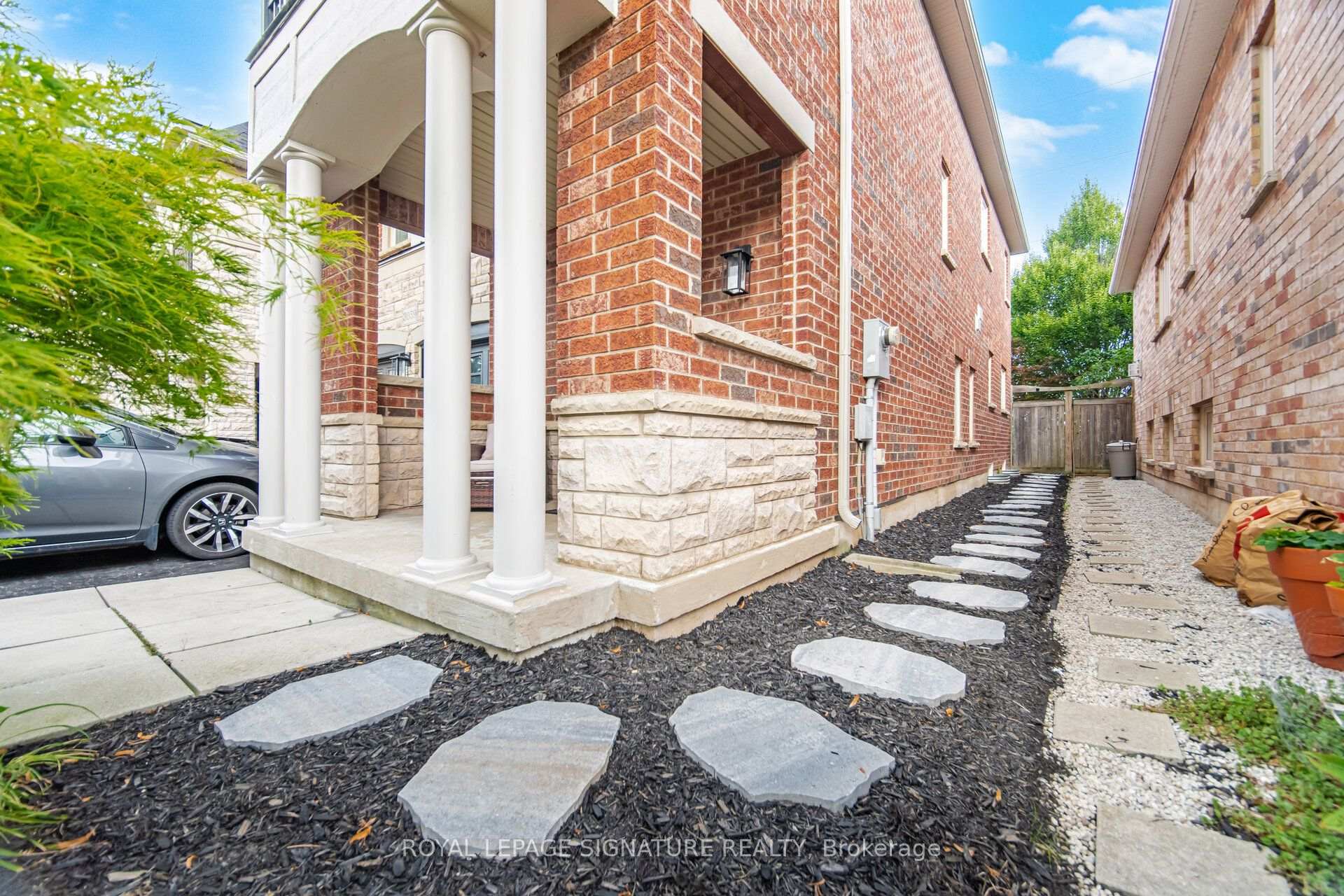 Photo 3 of 3059 Ferguson Drive, Burlington, Alton — HOMEH