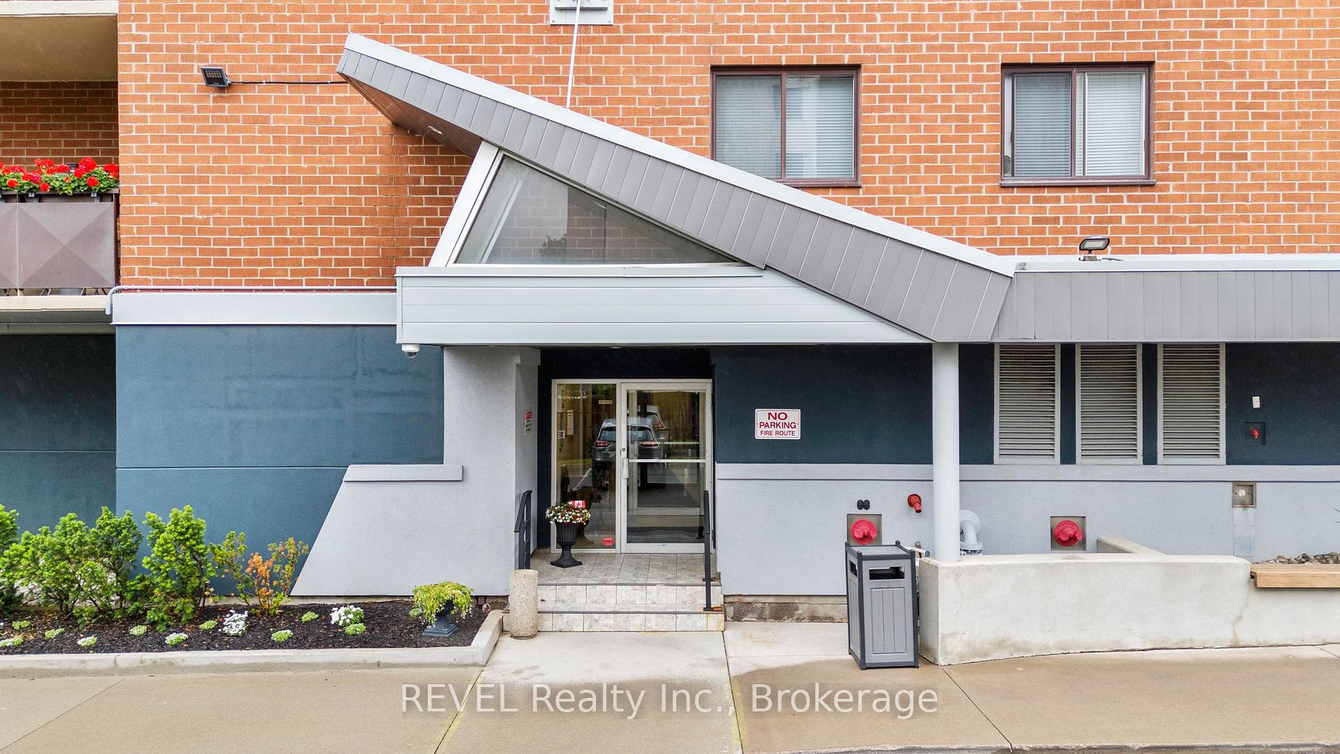 Photo 4 of Unit 401, 3955 Portage Road, Niagara Falls, Stamford — HOMEH