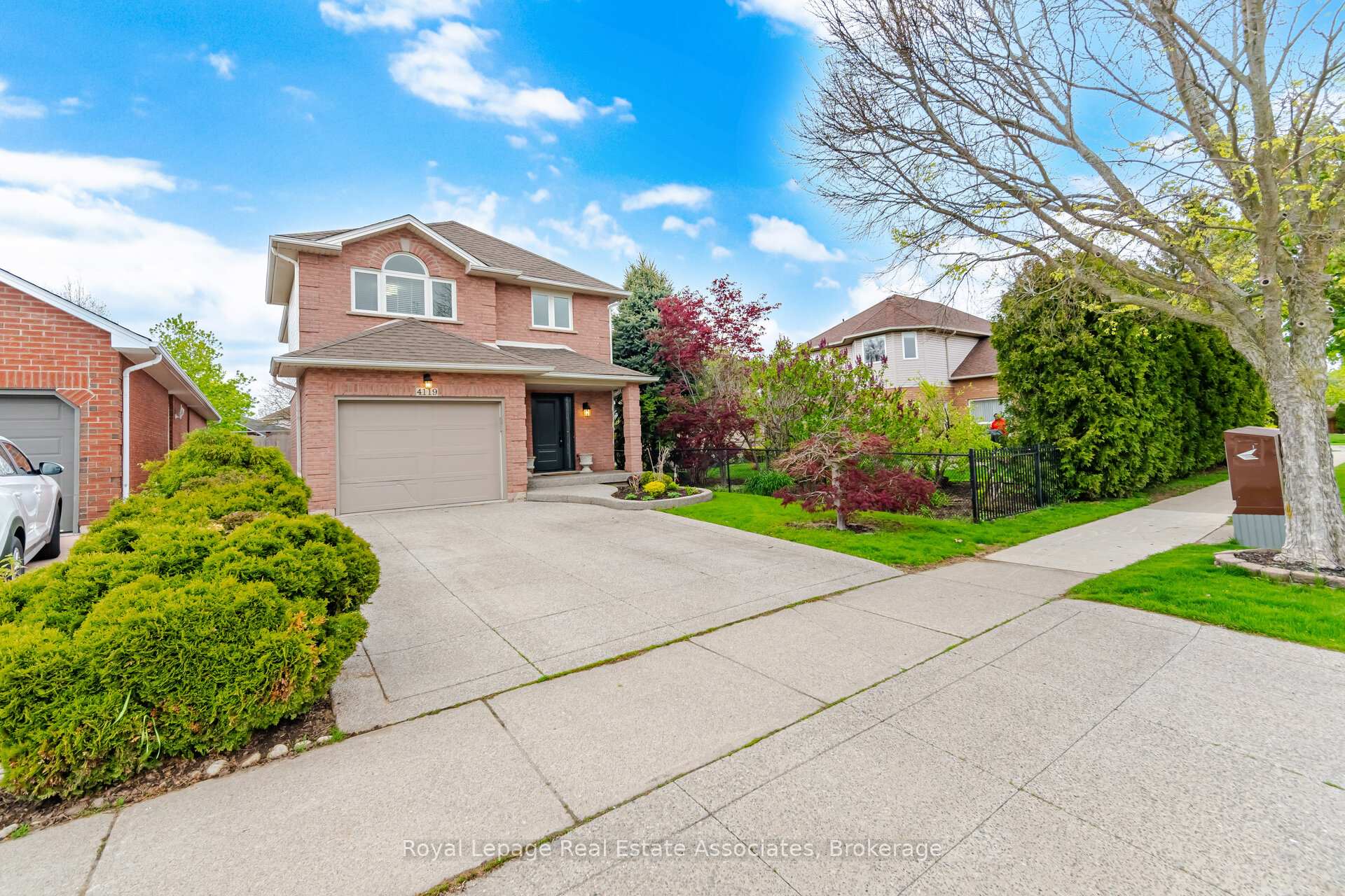 Photo 3 of 4119 Continental Drive, Burlington, Rose — HOMEH