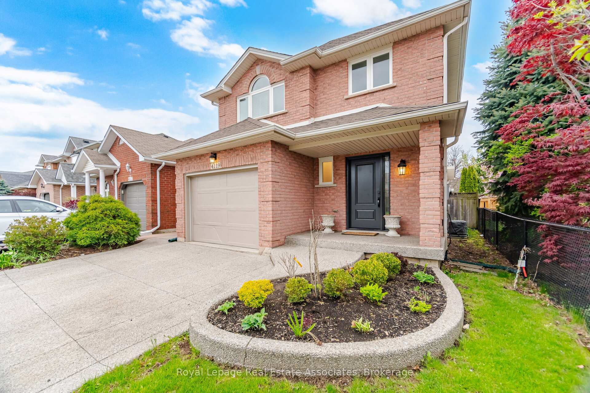 Photo 4 of 4119 Continental Drive, Burlington, Rose — HOMEH