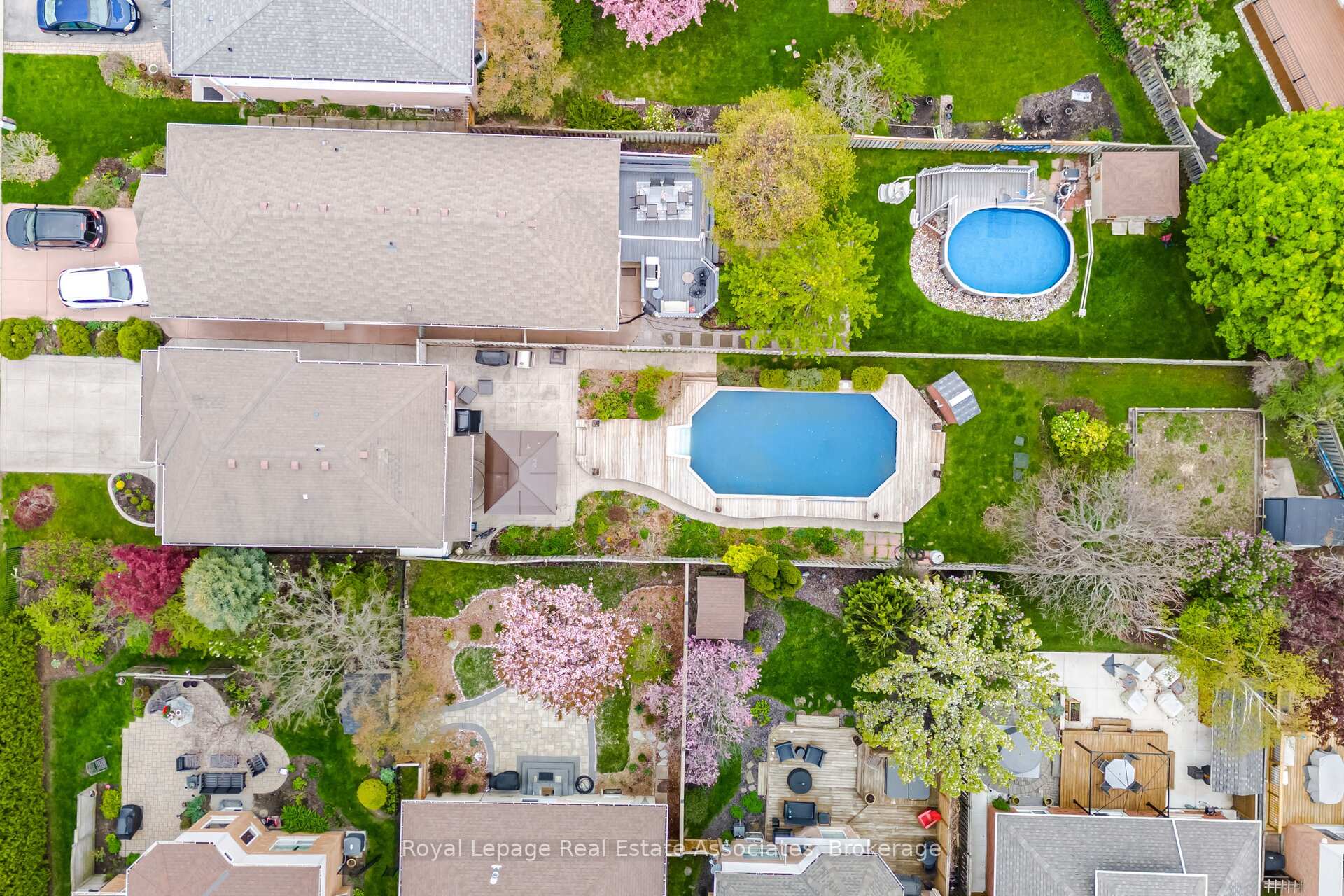 Photo 7 of 4119 Continental Drive, Burlington, Rose — HOMEH