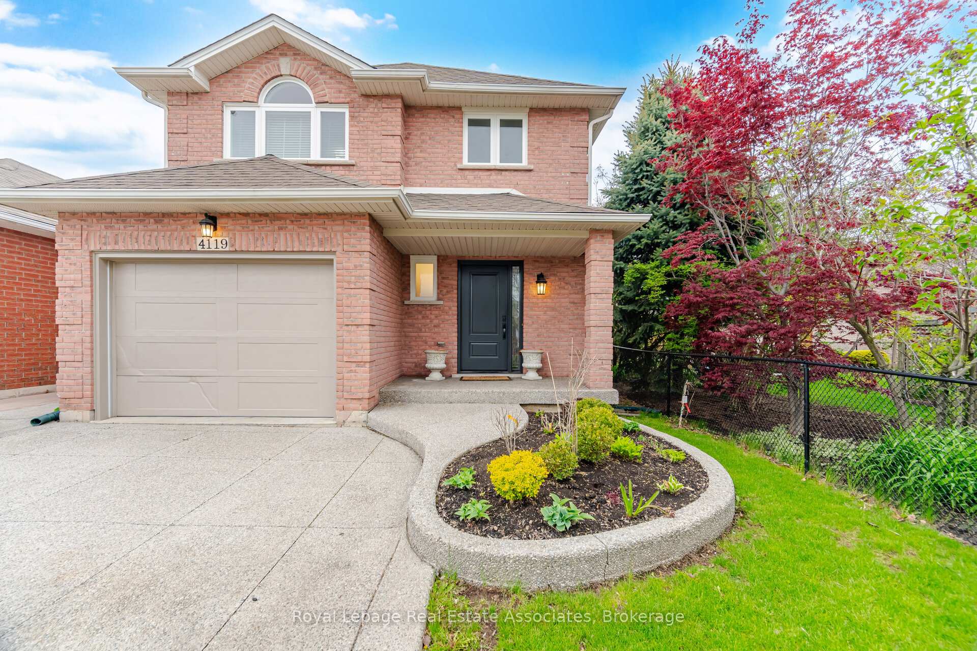 Photo 8 of 4119 Continental Drive, Burlington, Rose — HOMEH