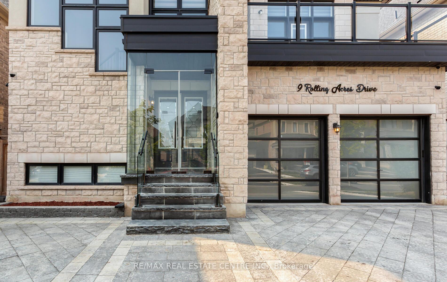 Photo 3 of 9 Rolling Acres Drive, Brampton, Credit Valley — HOMEH