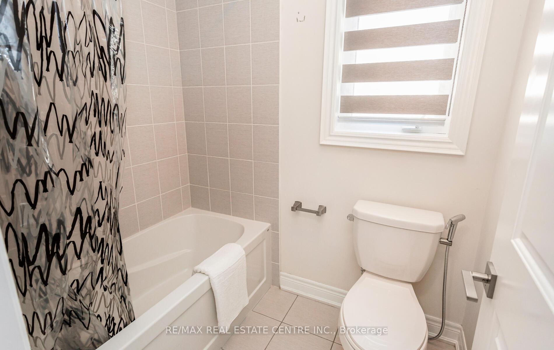 Photo 32 of 9 Rolling Acres Drive, Brampton, Credit Valley — HOMEH