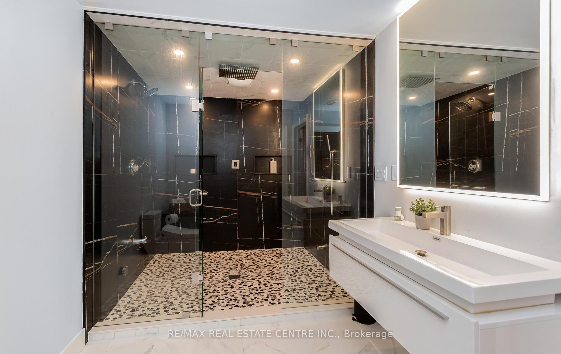 Photo 41 of 9 Rolling Acres Drive, Brampton, Credit Valley — HOMEH
