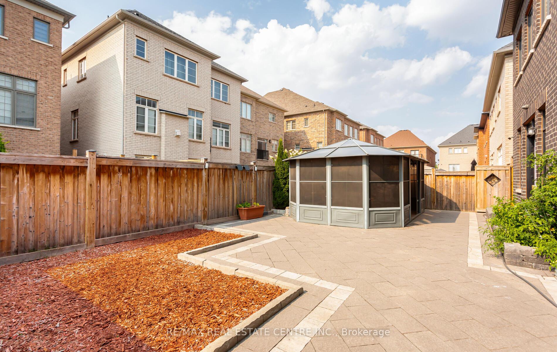 Photo 43 of 9 Rolling Acres Drive, Brampton, Credit Valley — HOMEH