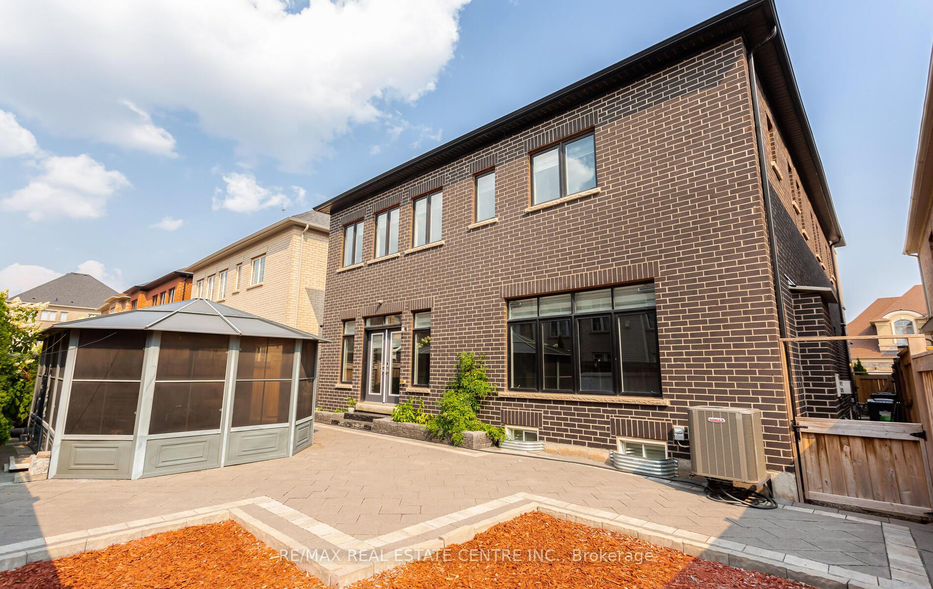 Photo 44 of 9 Rolling Acres Drive, Brampton, Credit Valley — HOMEH