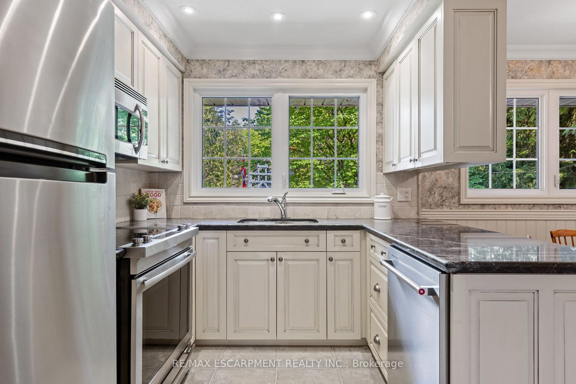 Photo 11 of 401 Cairncroft Road, Oakville, Morrison — HOMEH