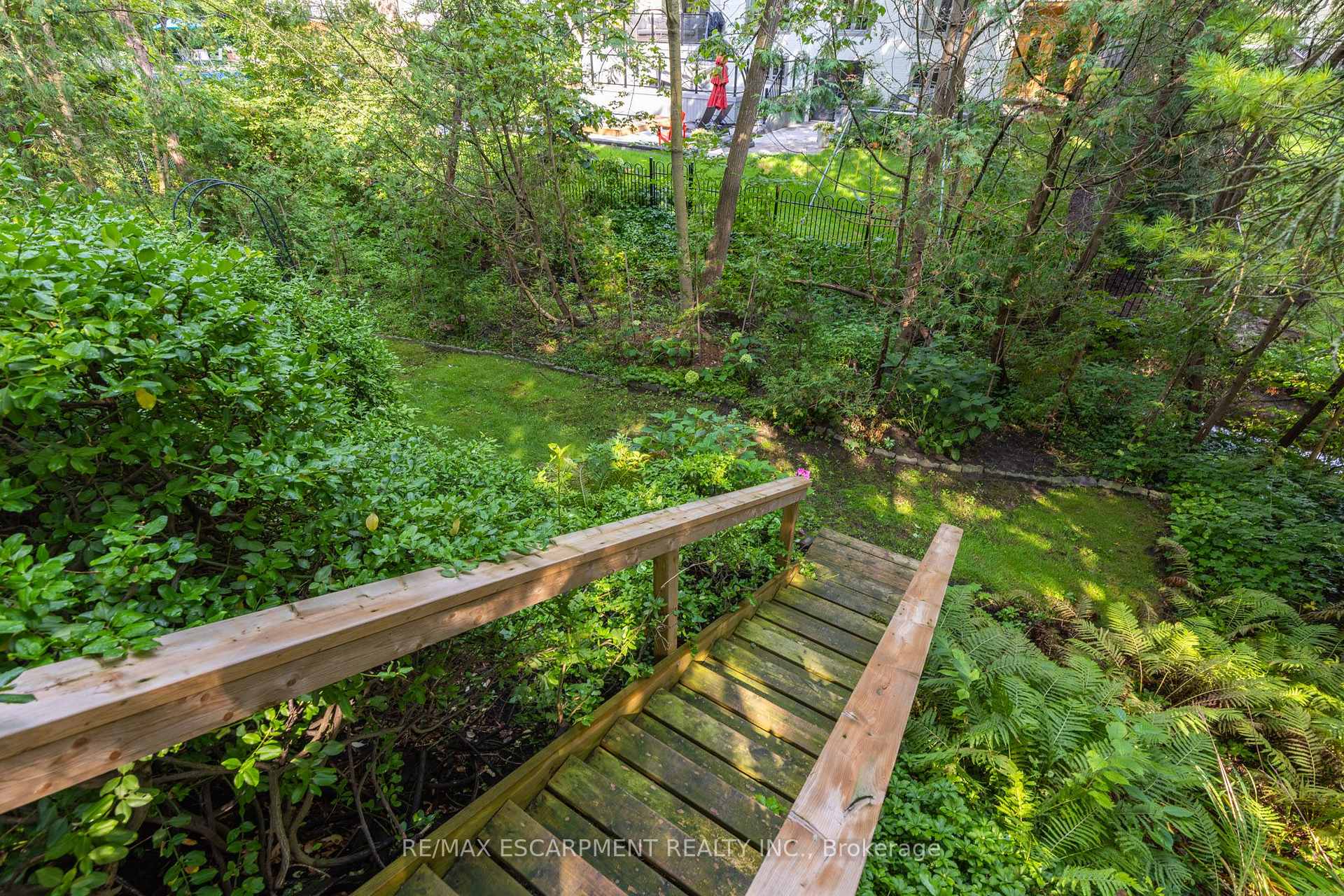 Photo 32 of 401 Cairncroft Road, Oakville, Morrison — HOMEH