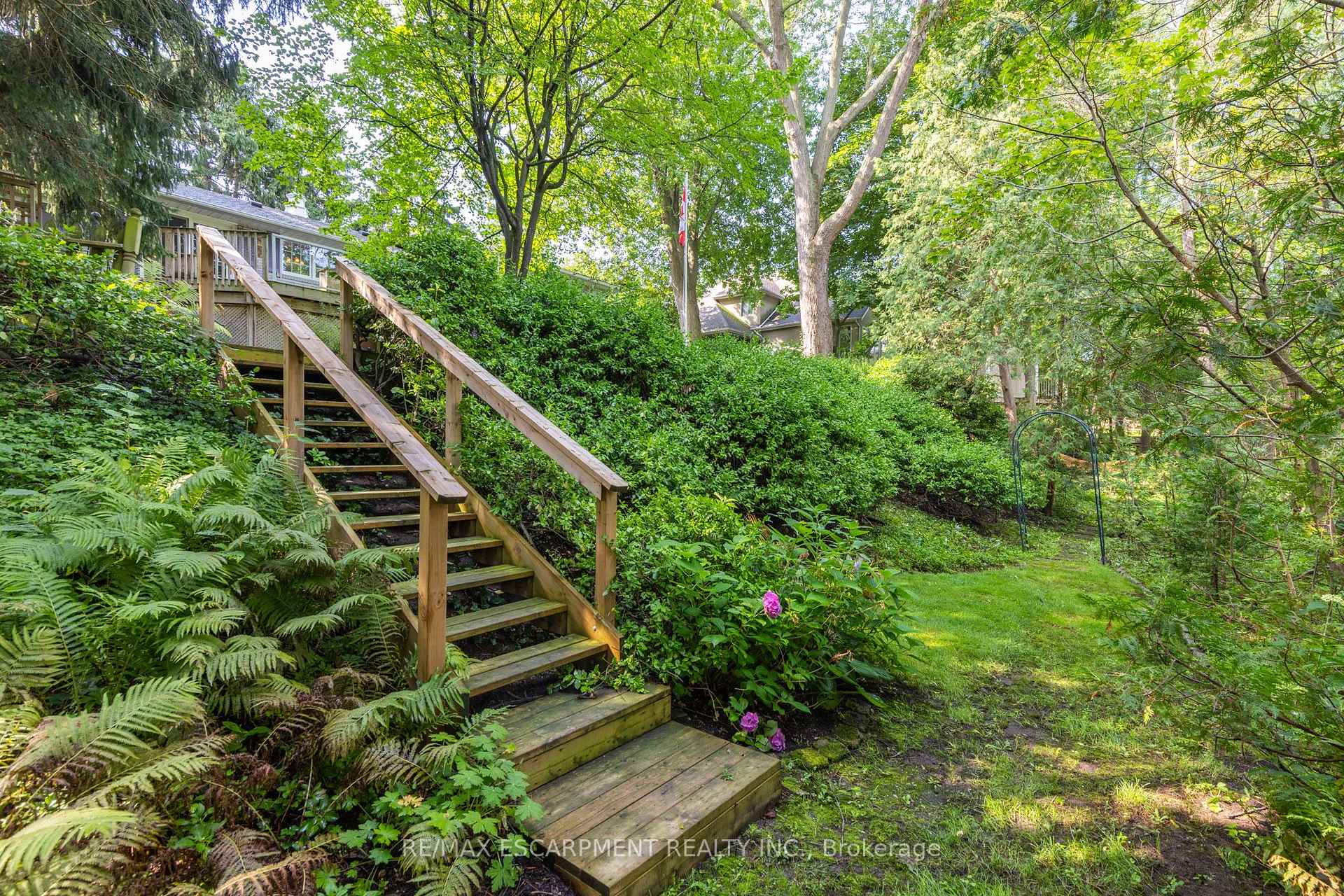 Photo 33 of 401 Cairncroft Road, Oakville, Morrison — HOMEH