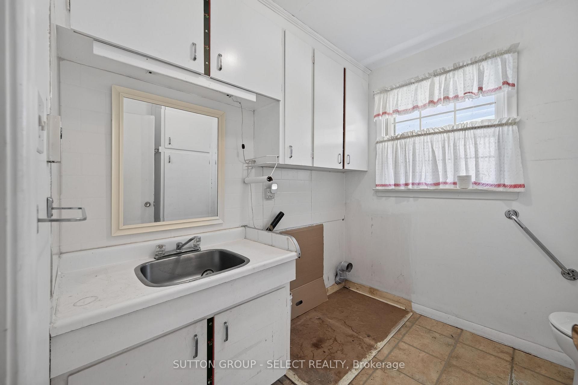 Photo 16 of 850 Commissioners Road W, London, South J — HOMEH