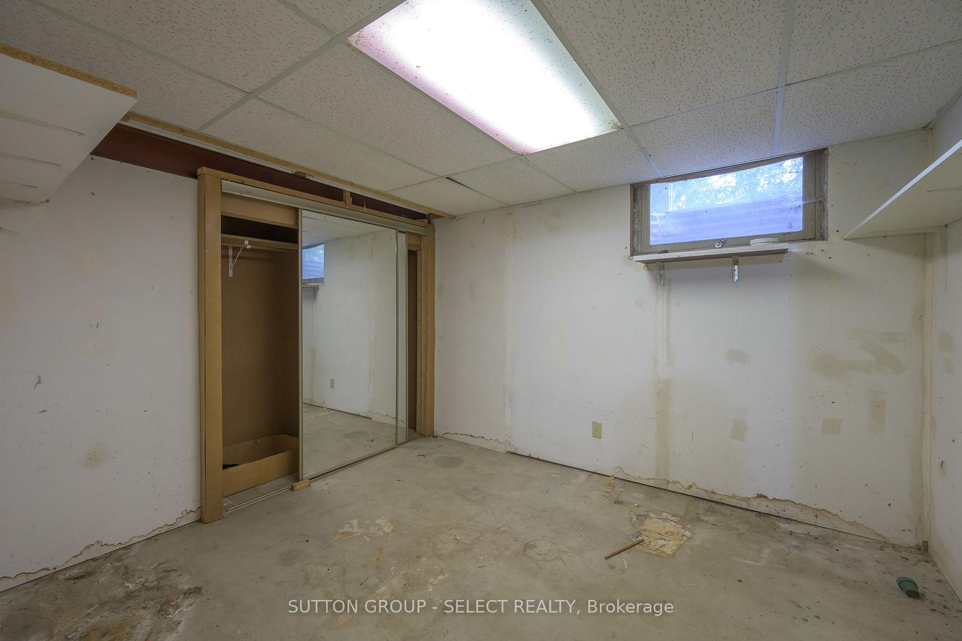 Photo 36 of 850 Commissioners Road W, London, South J — HOMEH