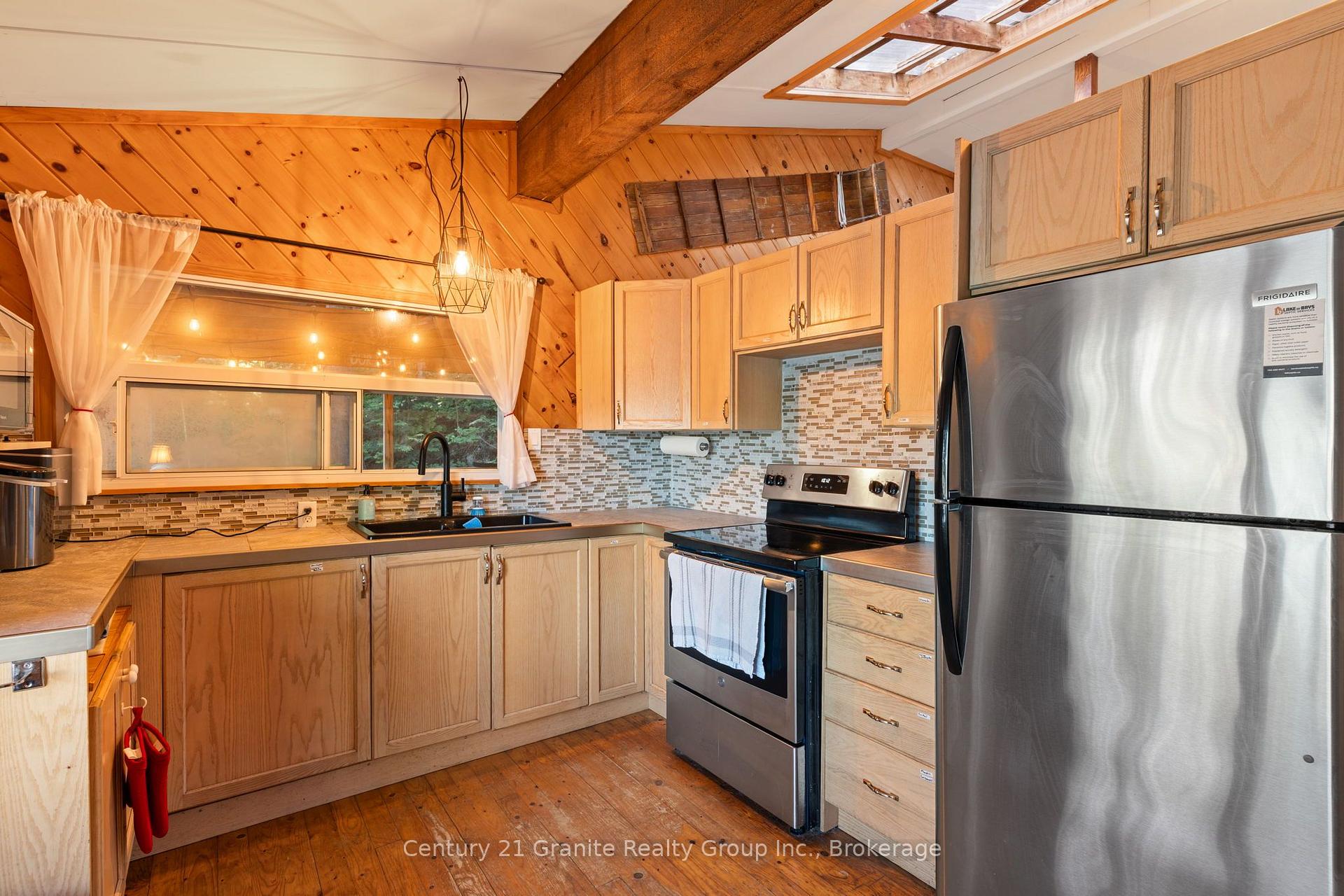 Photo 12 of 1411 Tock Lane, Algonquin Highlands, McClintock — HOMEH