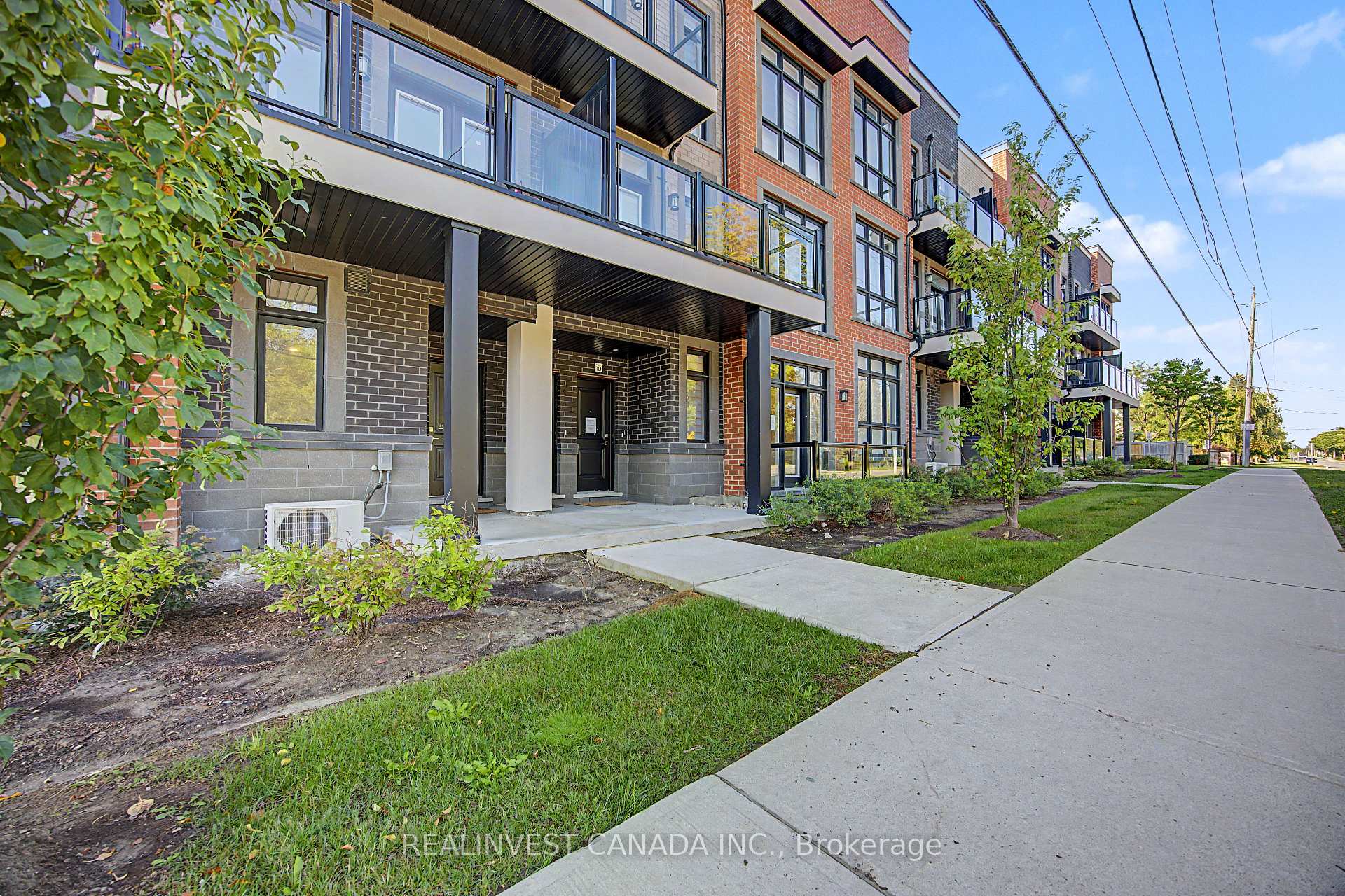 Photo 3 of Unit 10, 3 Bond Crescent, Richmond Hill, Oak Ridges — HOMEH