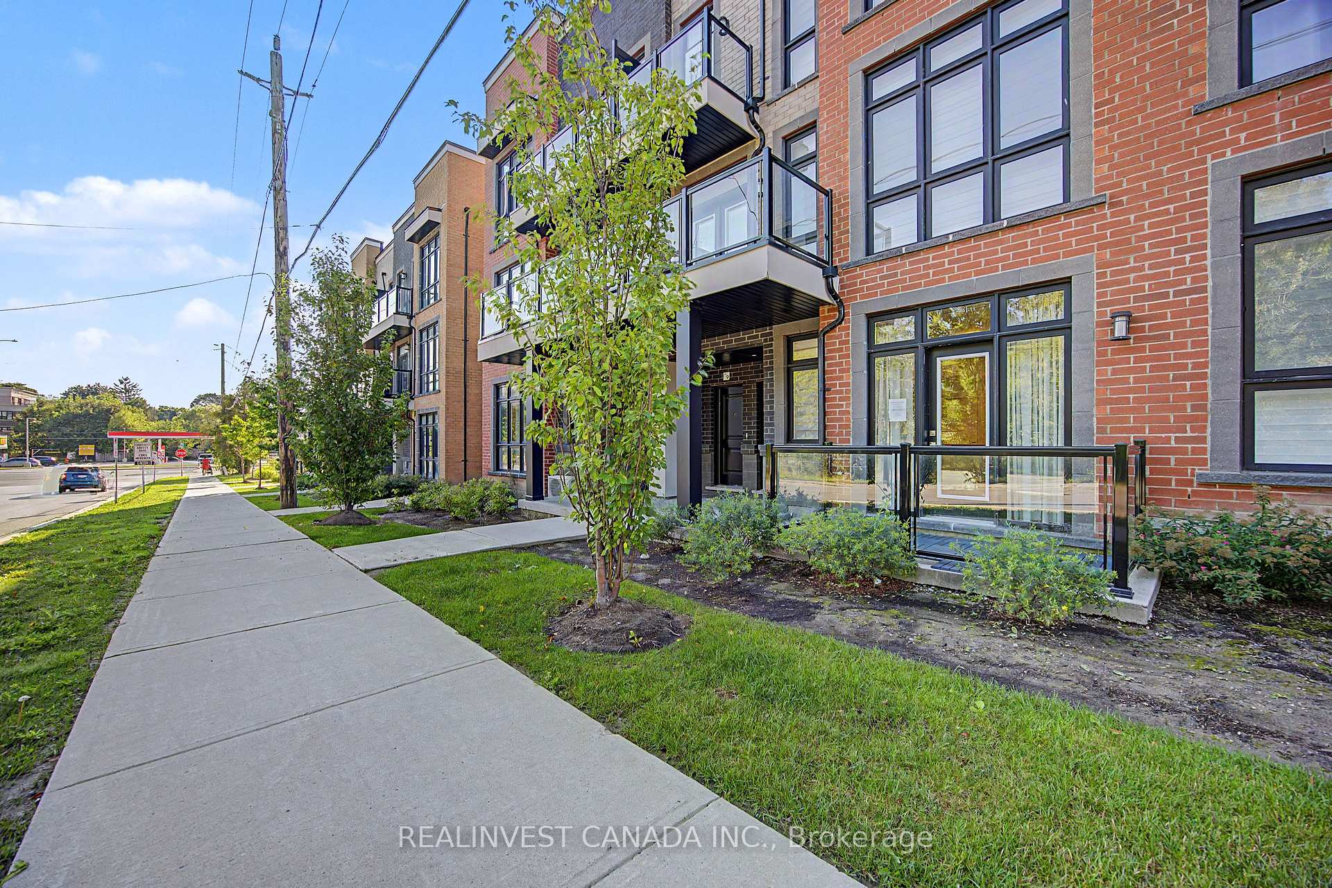 Photo 4 of Unit 10, 3 Bond Crescent, Richmond Hill, Oak Ridges — HOMEH