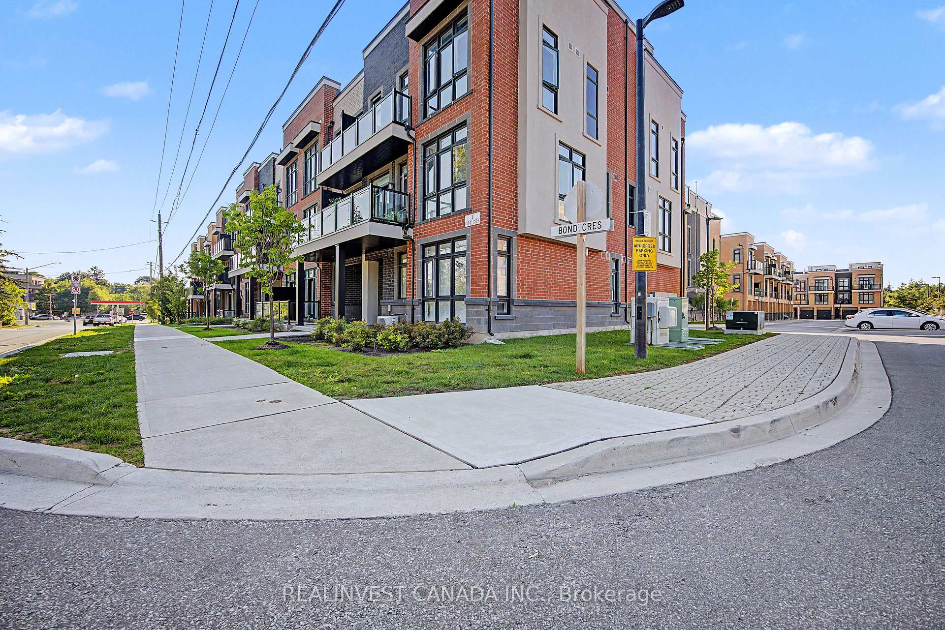 Photo 6 of Unit 10, 3 Bond Crescent, Richmond Hill, Oak Ridges — HOMEH