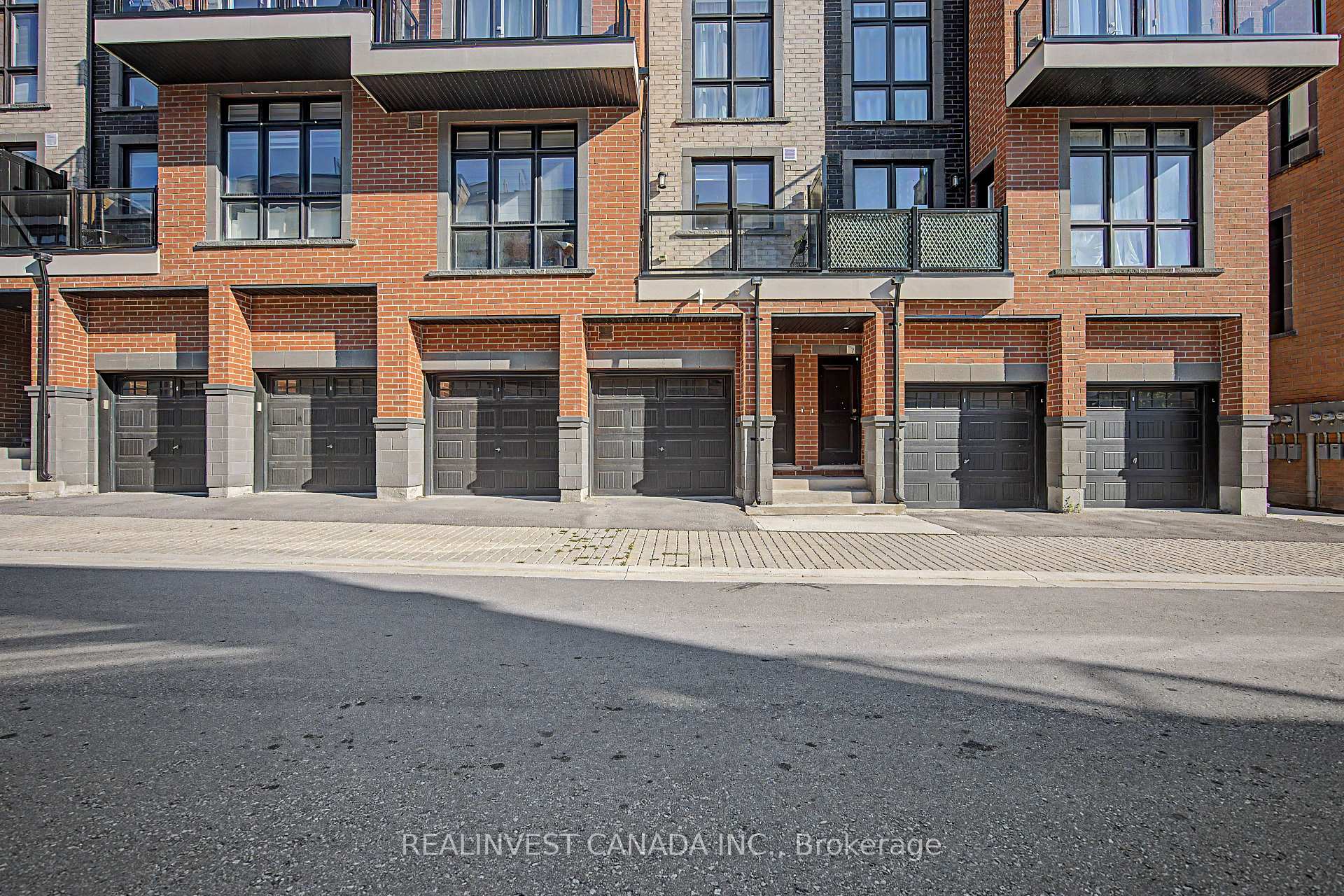 Photo 8 of Unit 10, 3 Bond Crescent, Richmond Hill, Oak Ridges — HOMEH