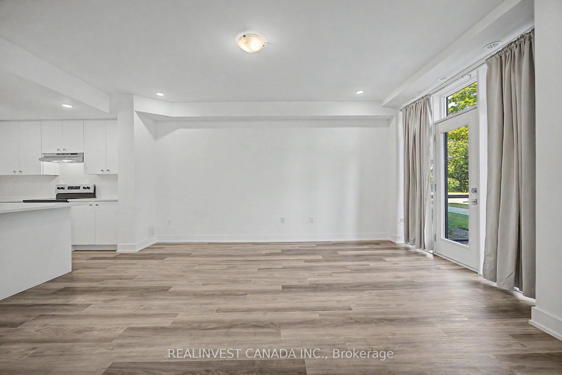 Photo 13 of Unit 10, 3 Bond Crescent, Richmond Hill, Oak Ridges — HOMEH