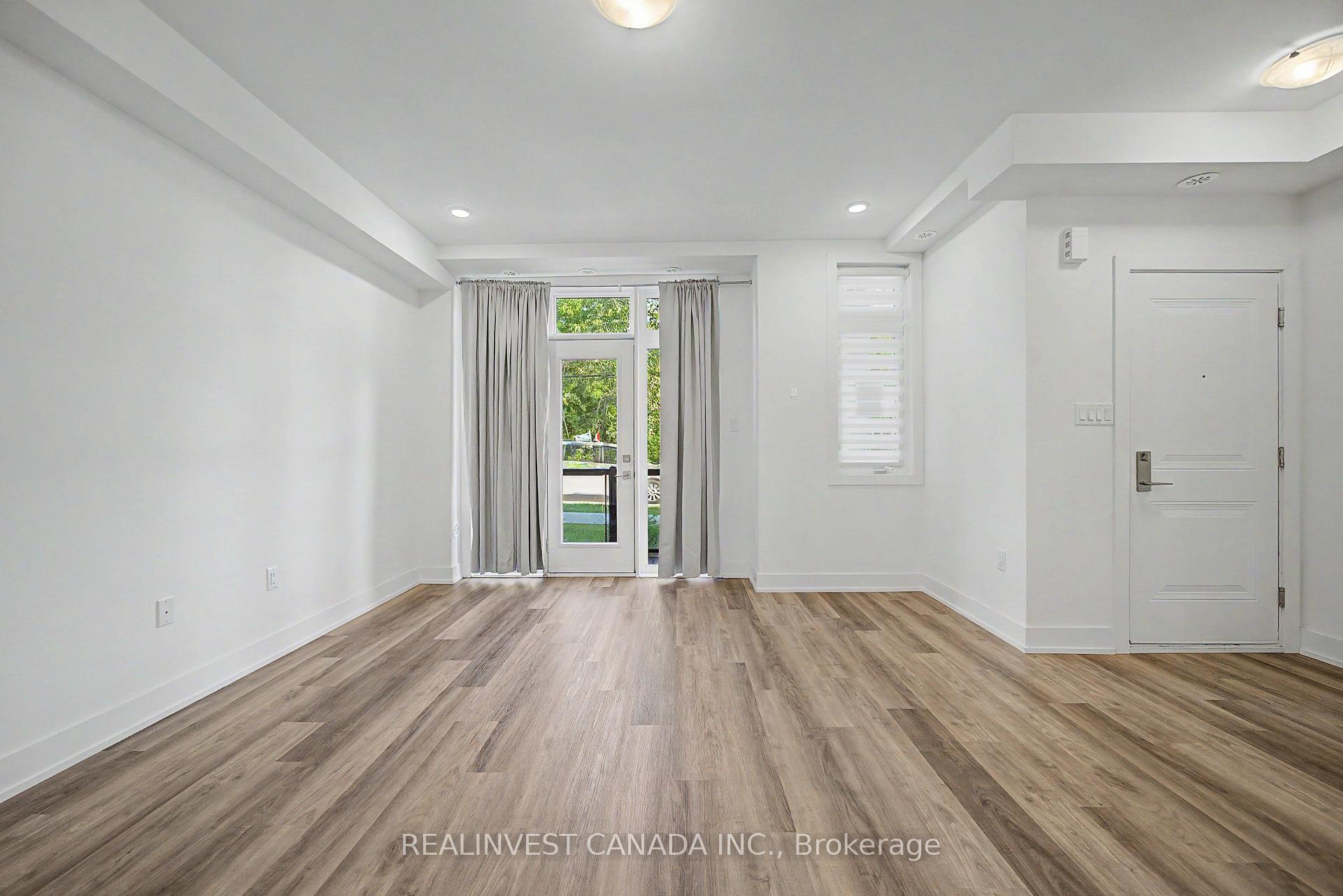 Photo 14 of Unit 10, 3 Bond Crescent, Richmond Hill, Oak Ridges — HOMEH