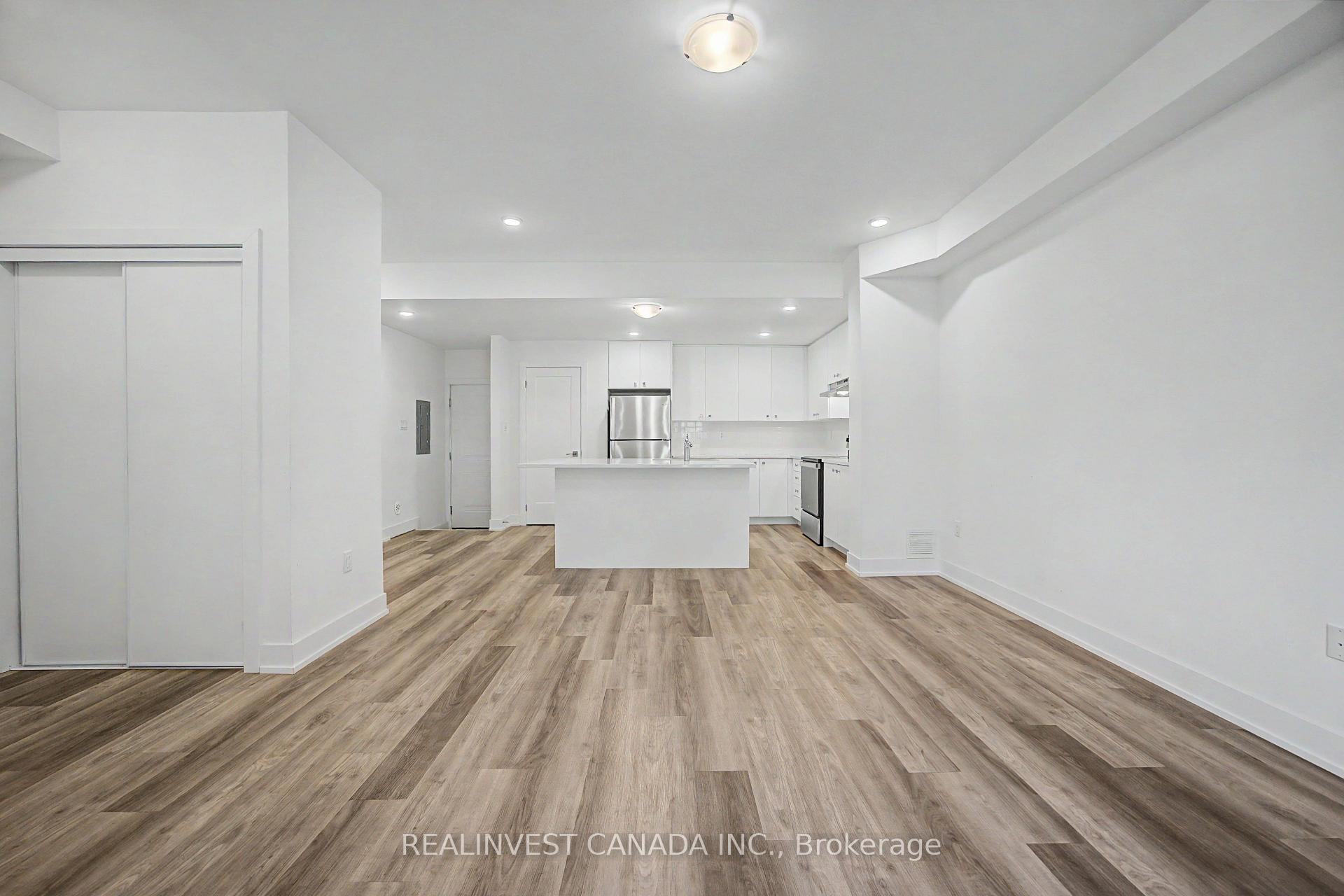 Photo 17 of Unit 10, 3 Bond Crescent, Richmond Hill, Oak Ridges — HOMEH